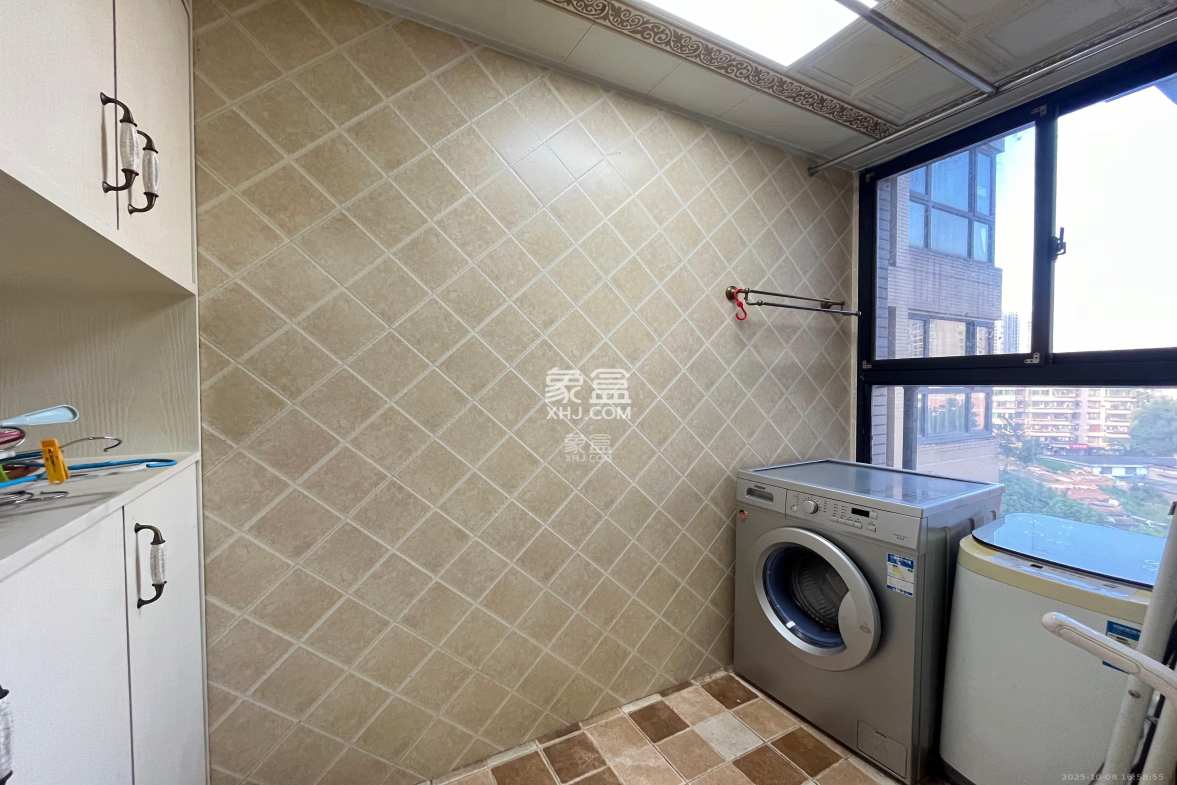 阿普阿布 2室2厅1卫 2800.0元/月 阿普阿布 2室2厅1卫 2800.0元/月室内图