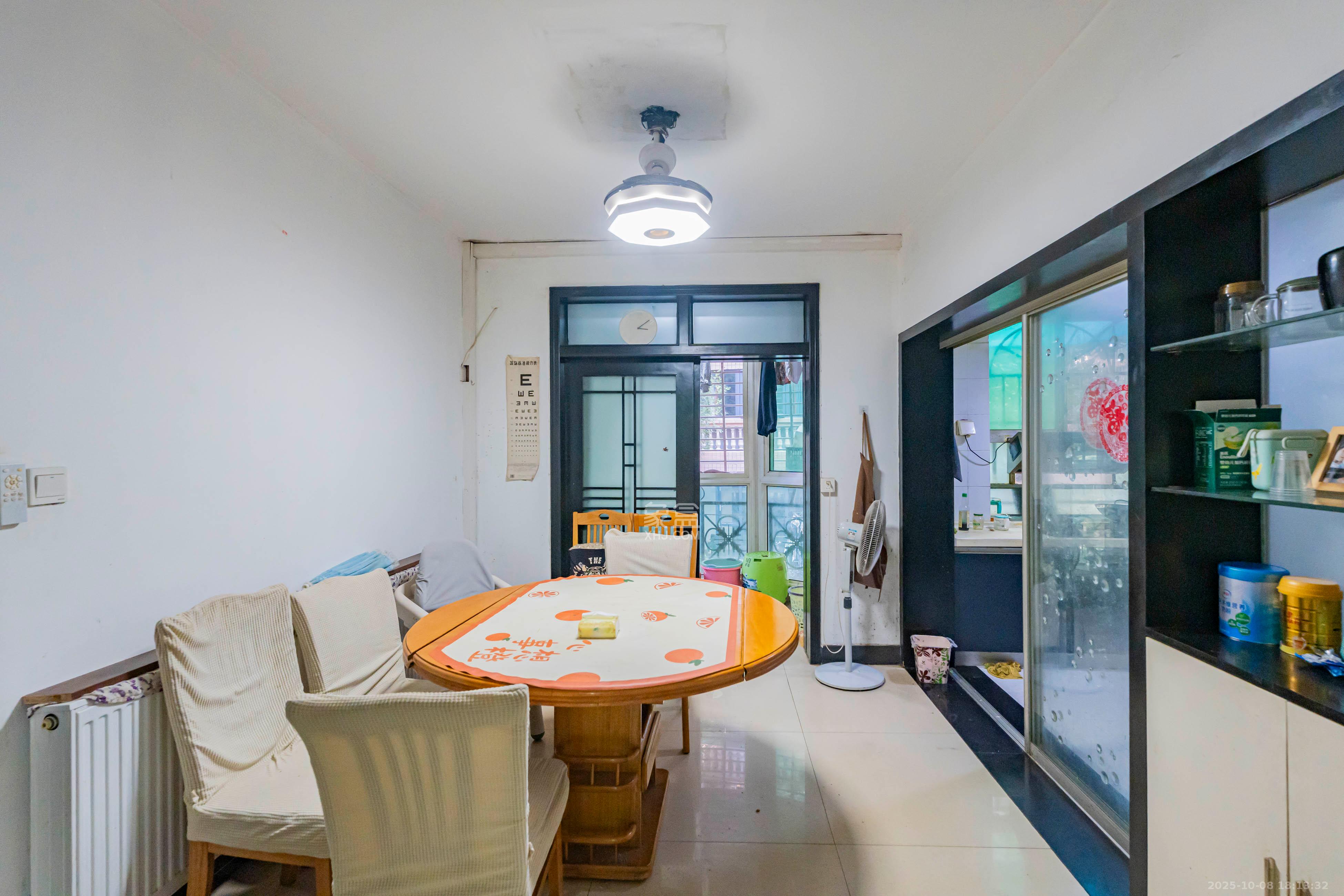 富湘园  3室2厅2卫    132.0万客厅