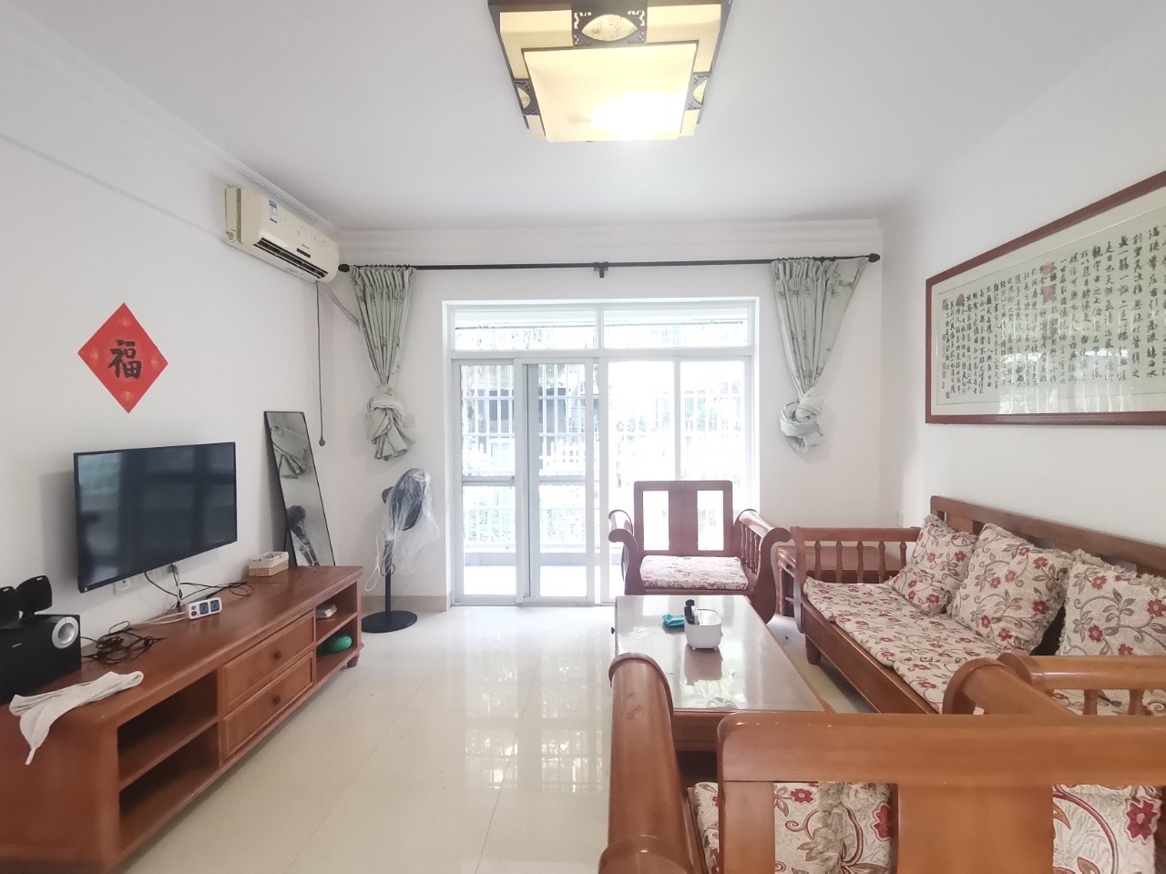 蓝水湾一期  3室2厅1卫    2800.0元/月