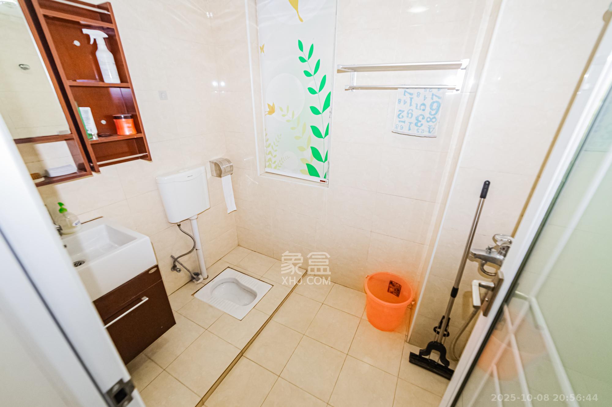 万国城（当代满庭春MOMA）一期  3室2厅2卫    85.0万卫生间