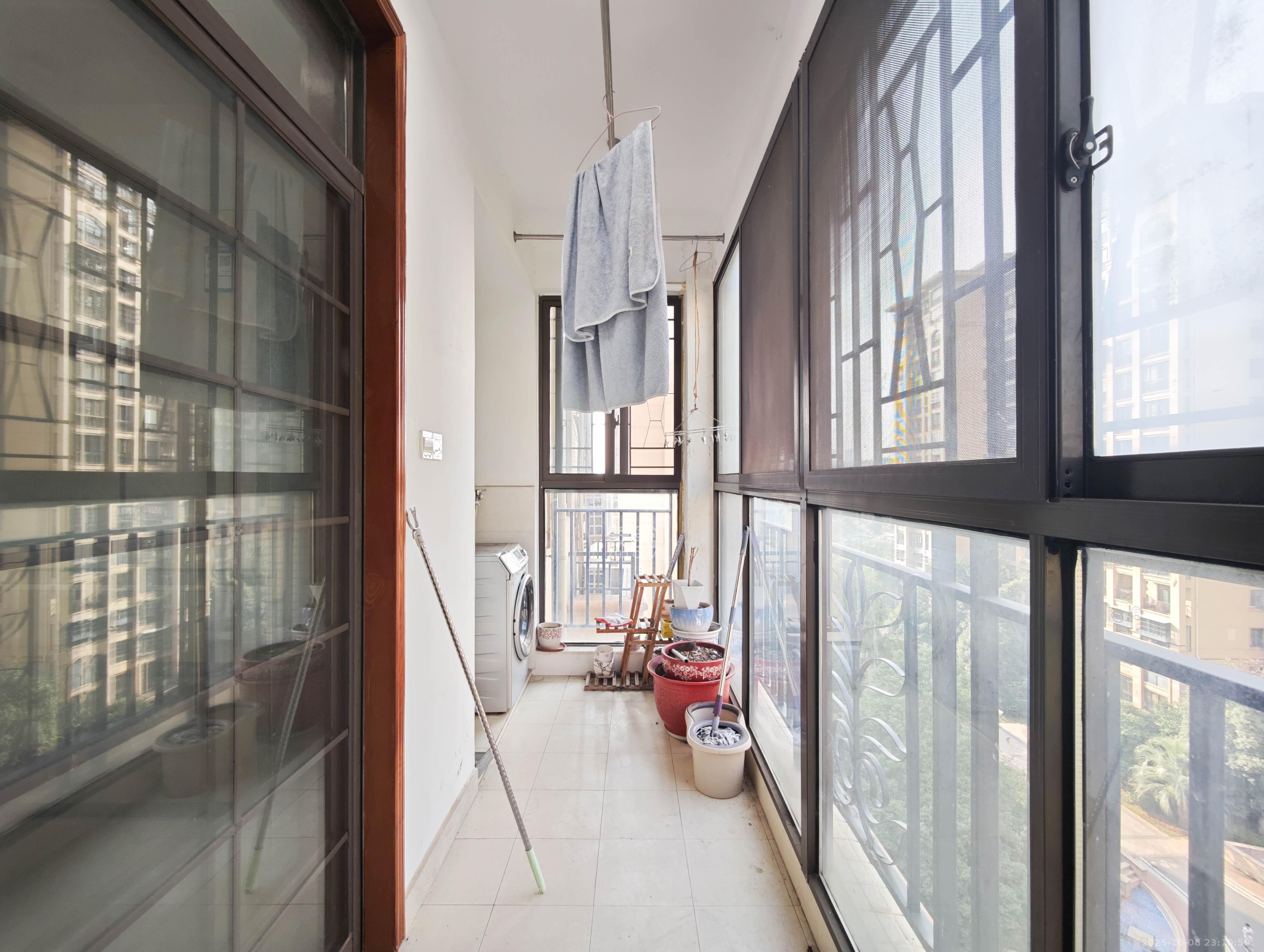 宏聚地中海  4室2厅2卫    128.0万阳台