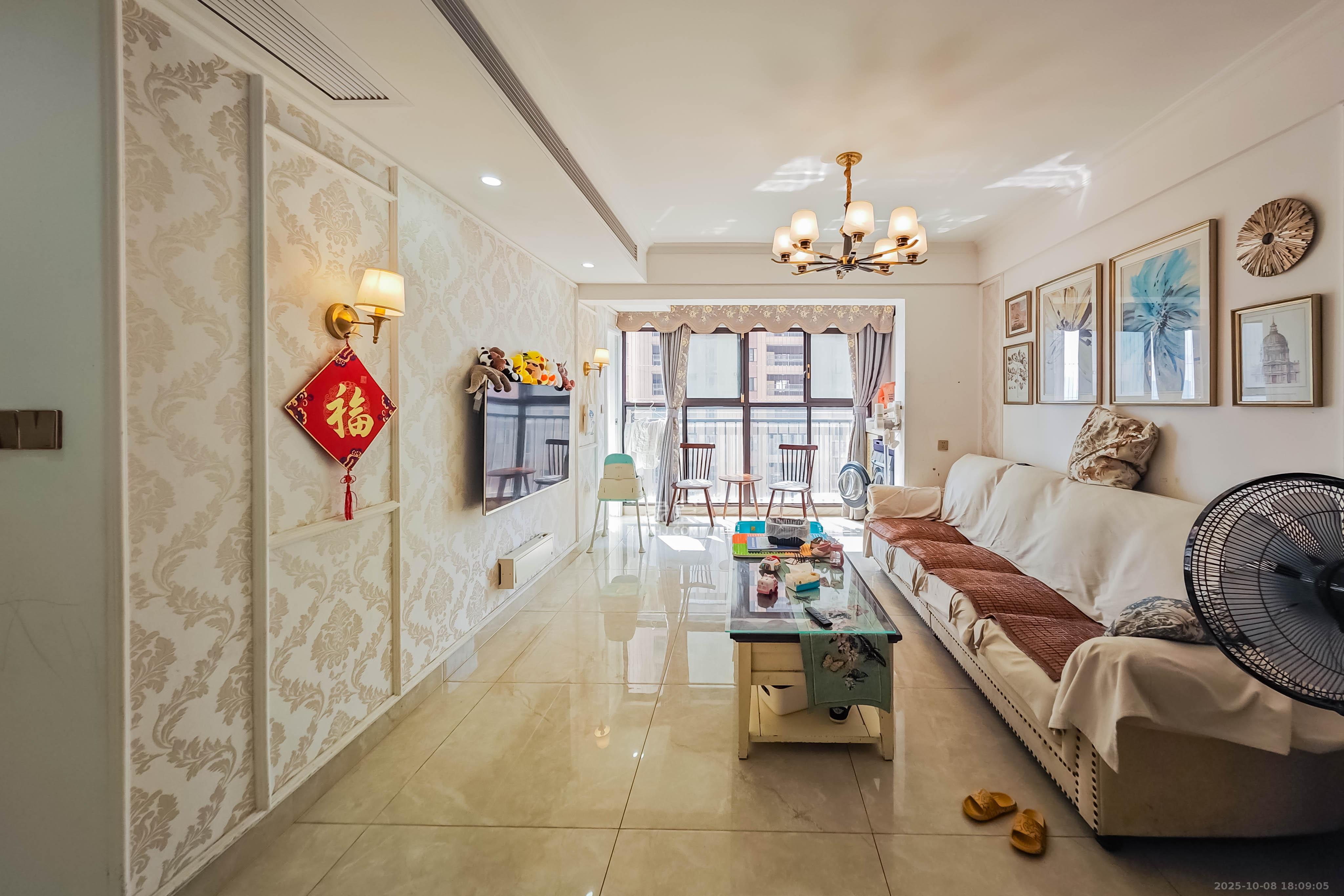 旭辉香樟公馆  3室2厅2卫    89.8万客厅