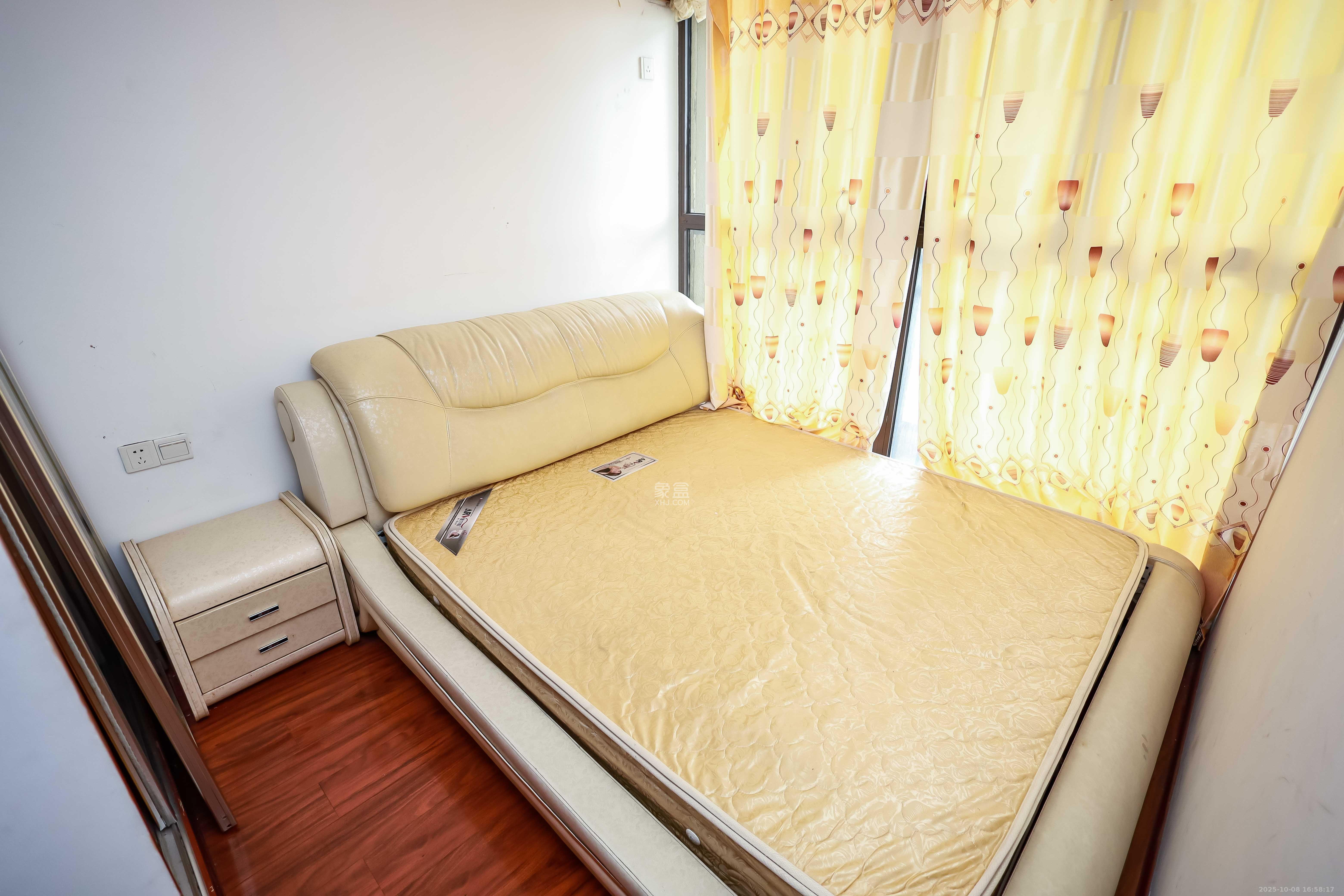 南枫时光 3室2厅1卫 2600.0元/月 南枫时光 3室2厅1卫 2600.0元/月室内图