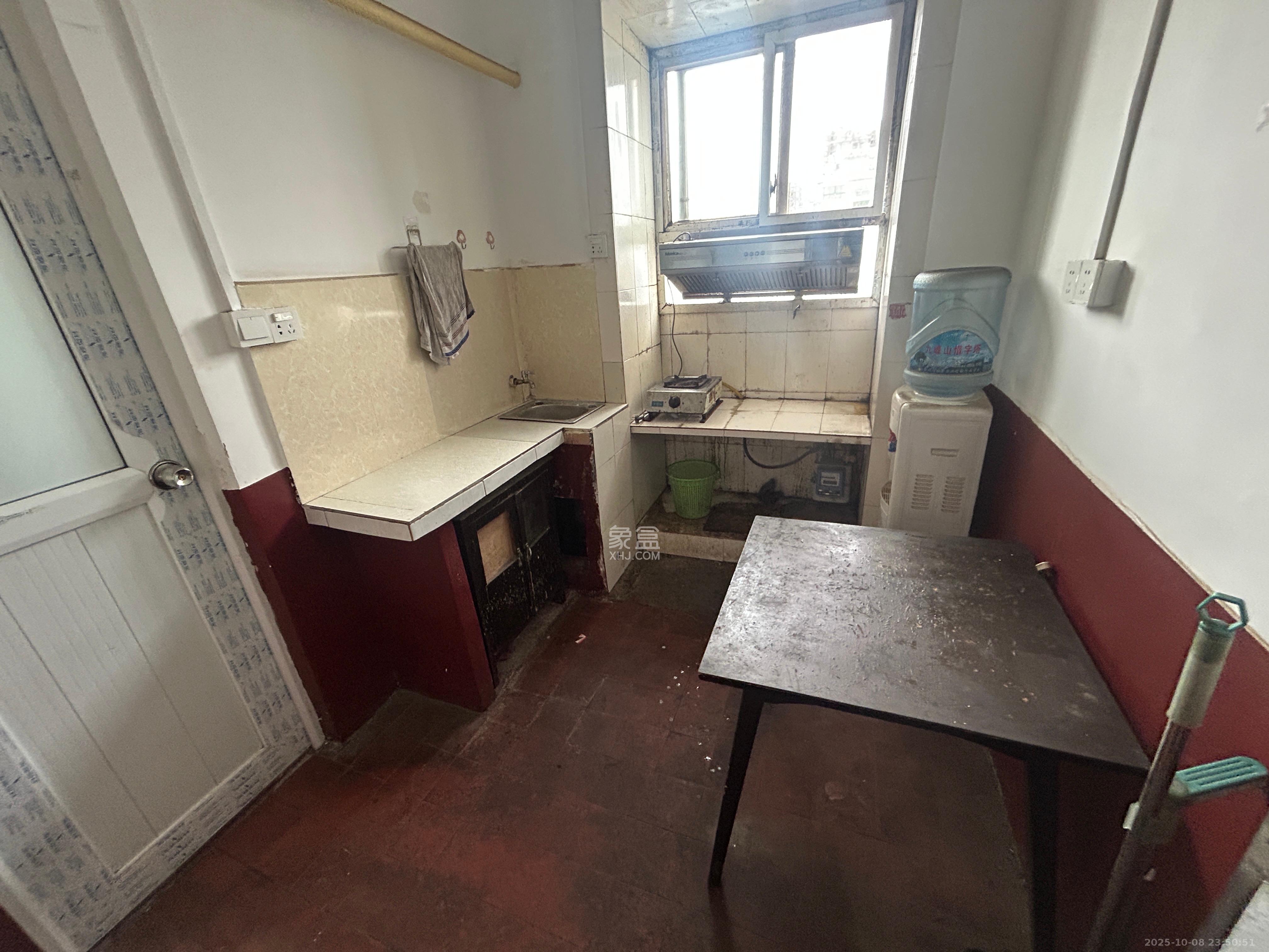 长坡水利水电机械厂宿舍  1室1厅0卫    1000.0元/月室内图