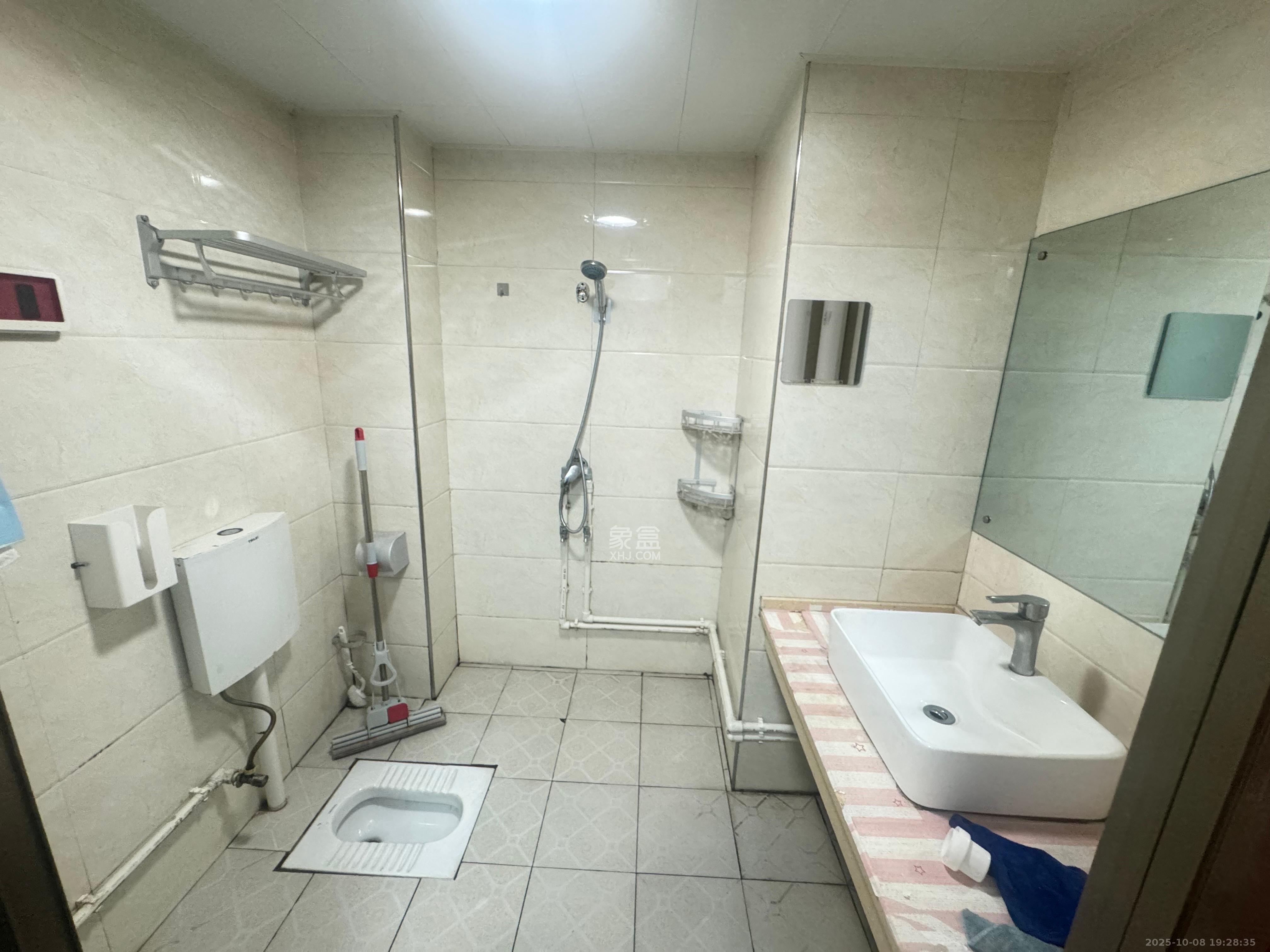 圭塘三小区 1室1厅1卫 1600.0元/月 圭塘三小区 1室1厅1卫 1600.0元/月室内图