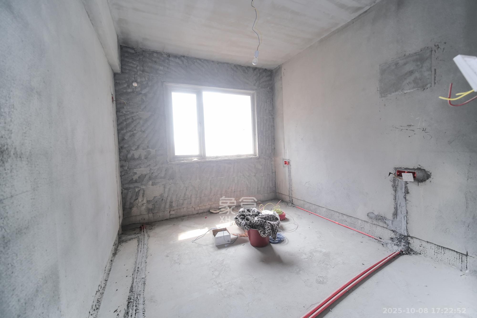 保利香槟国际  3室2厅2卫    70.0万卧室