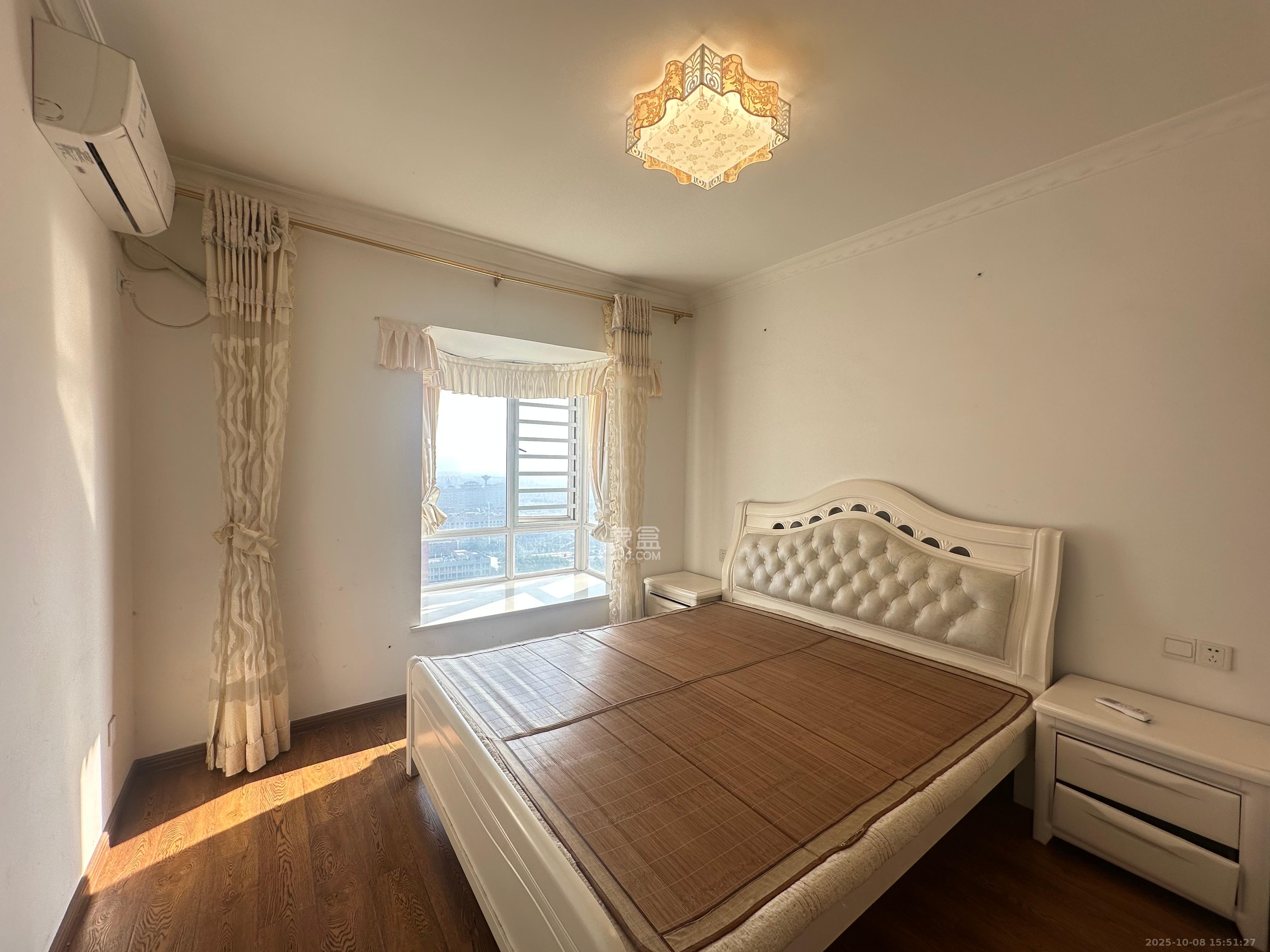 新蕾品阁居 3室2厅1卫 1800.0元/月 新蕾品阁居 3室2厅1卫 1800.0元/月室内图