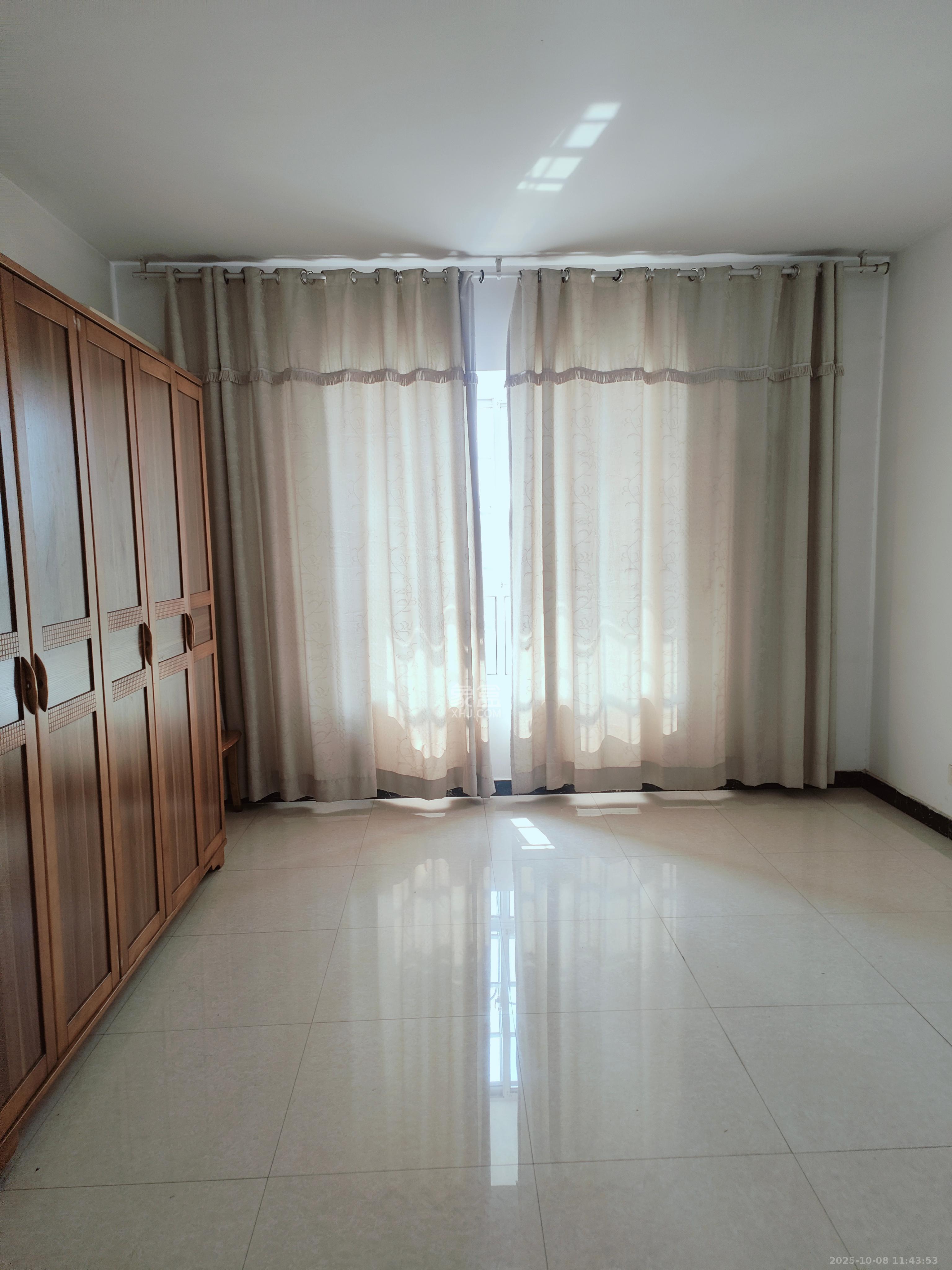 先锋新宇 4室2厅2卫 2500.0元/月 先锋新宇 4室2厅2卫 2500.0元/月室内图