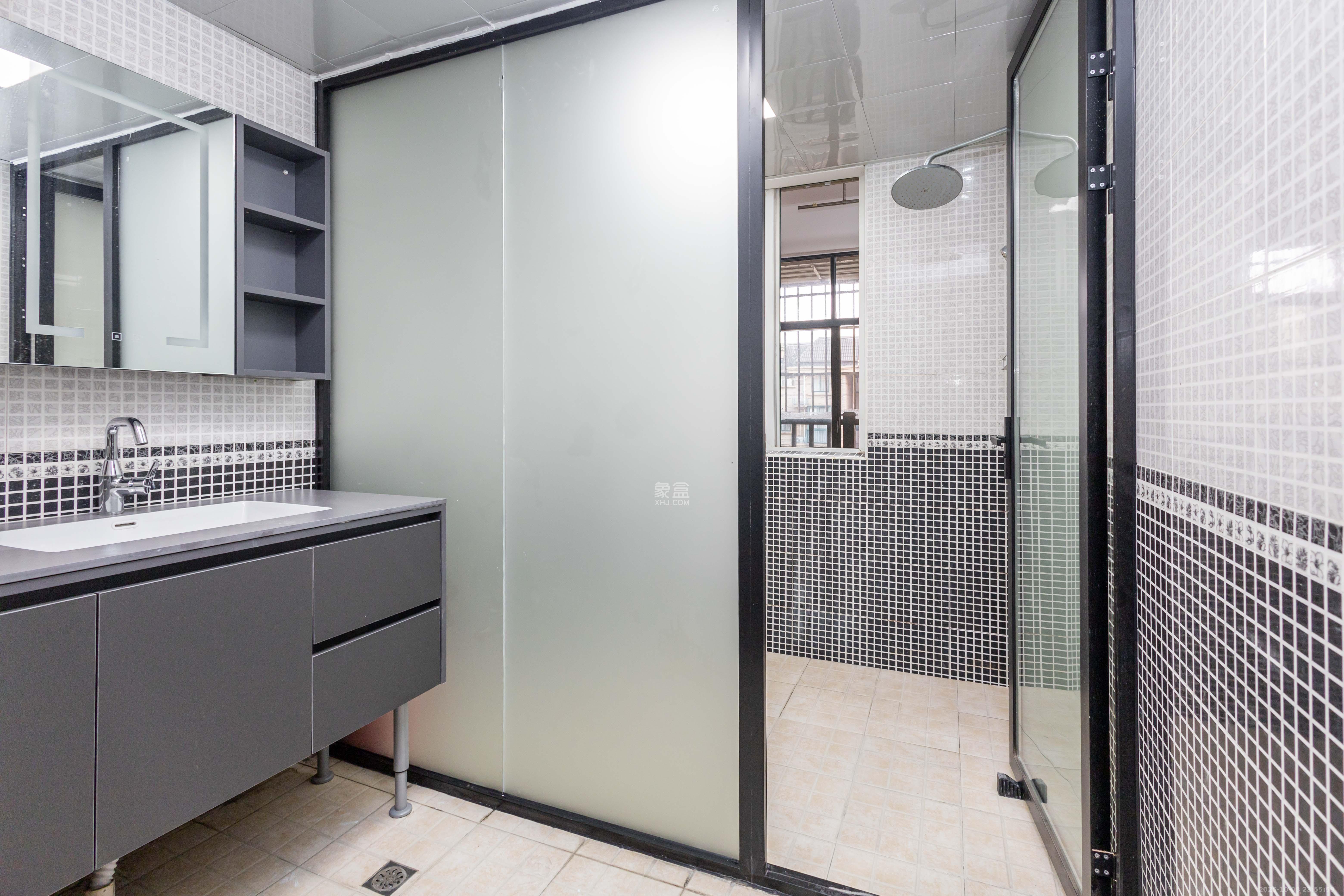 博雅湘水湾 3室2厅1卫 65.8万 博雅湘水湾 3室2厅1卫 65.8万卫生间