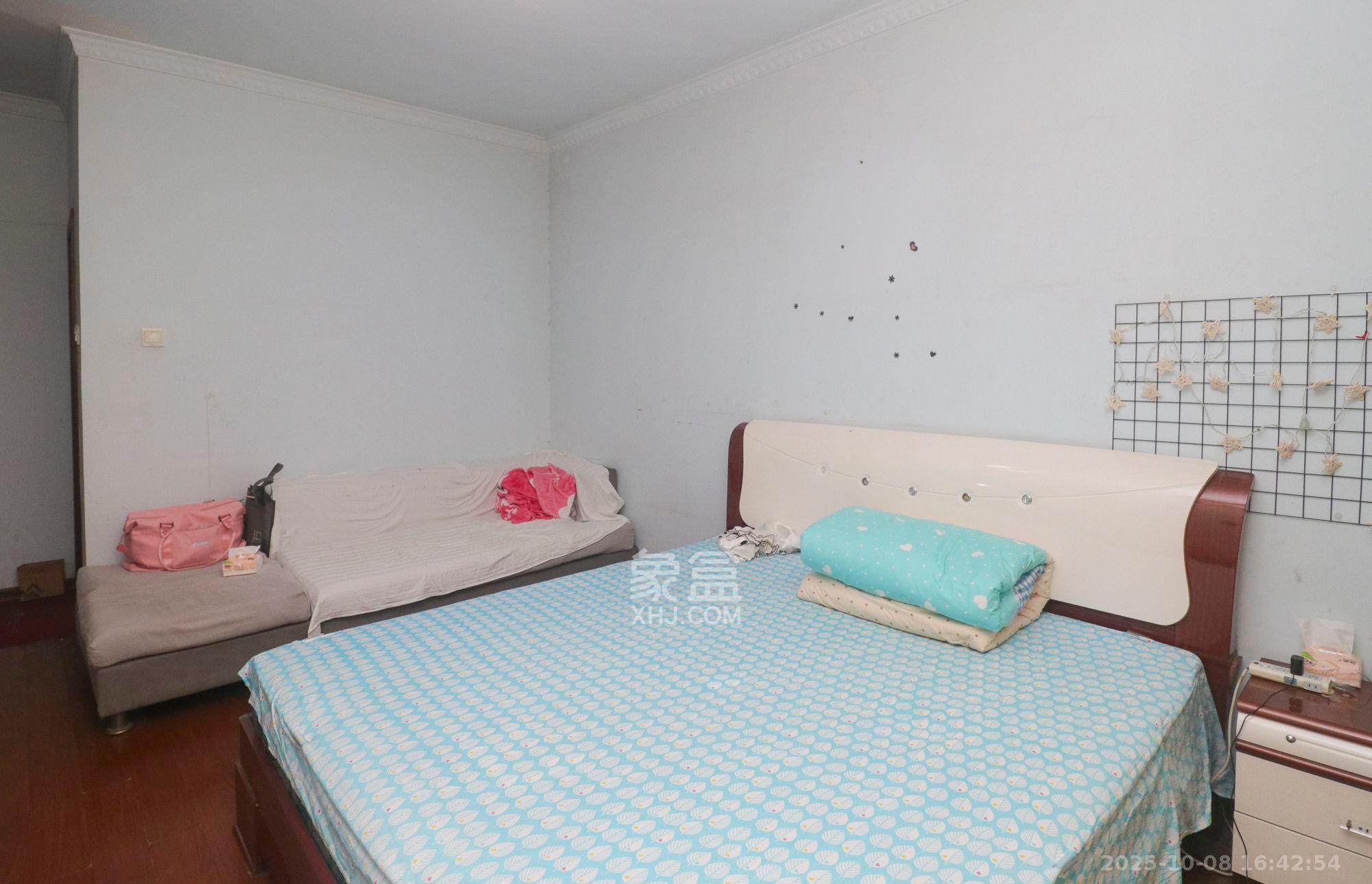 新雅园 6室2厅1卫 3400.0元/月 新雅园 6室2厅1卫 3400.0元/月室内图