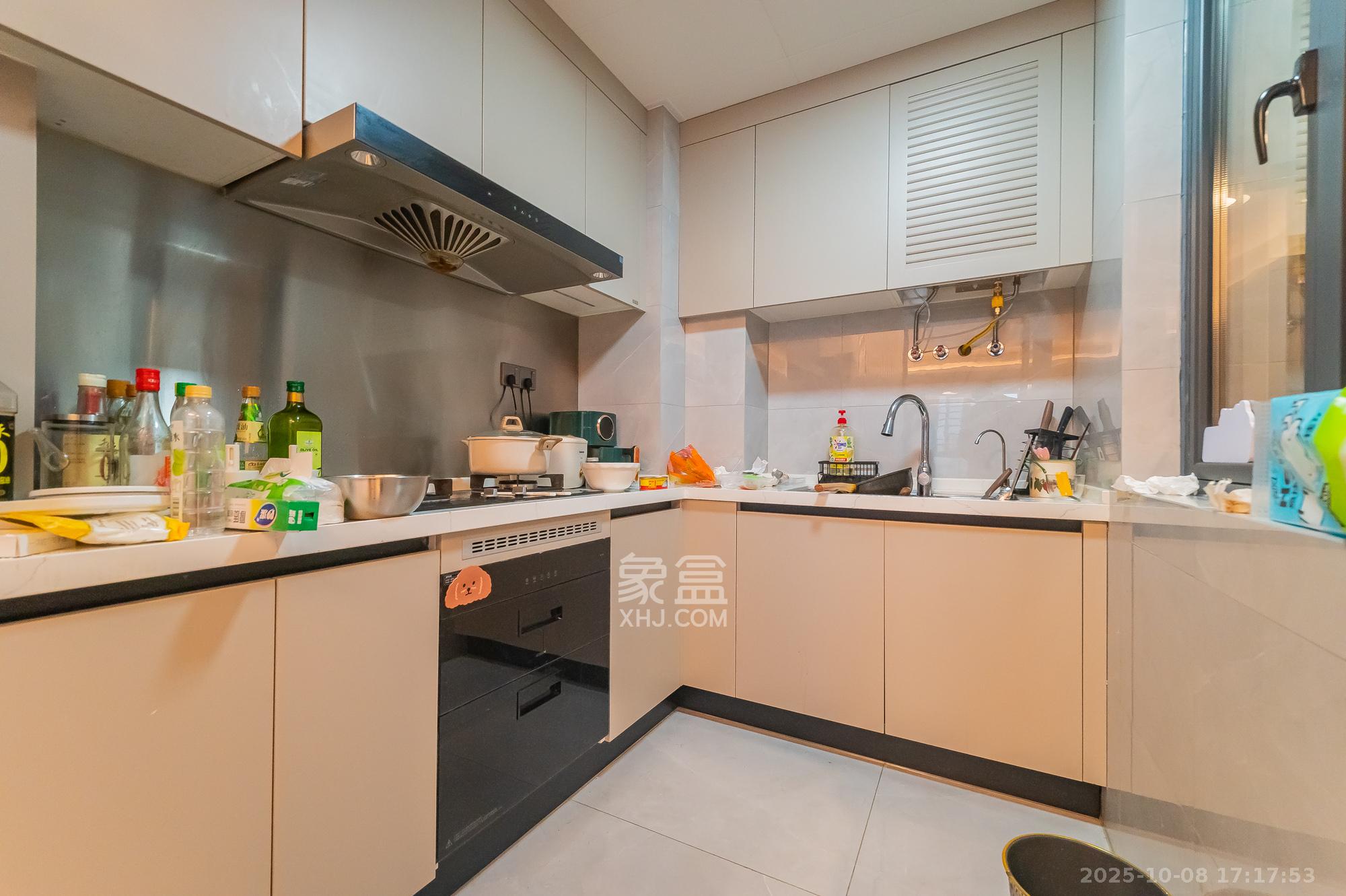 三一云谷 3室2厅2卫 99.8万 三一云谷 3室2厅2卫 99.8万厨房