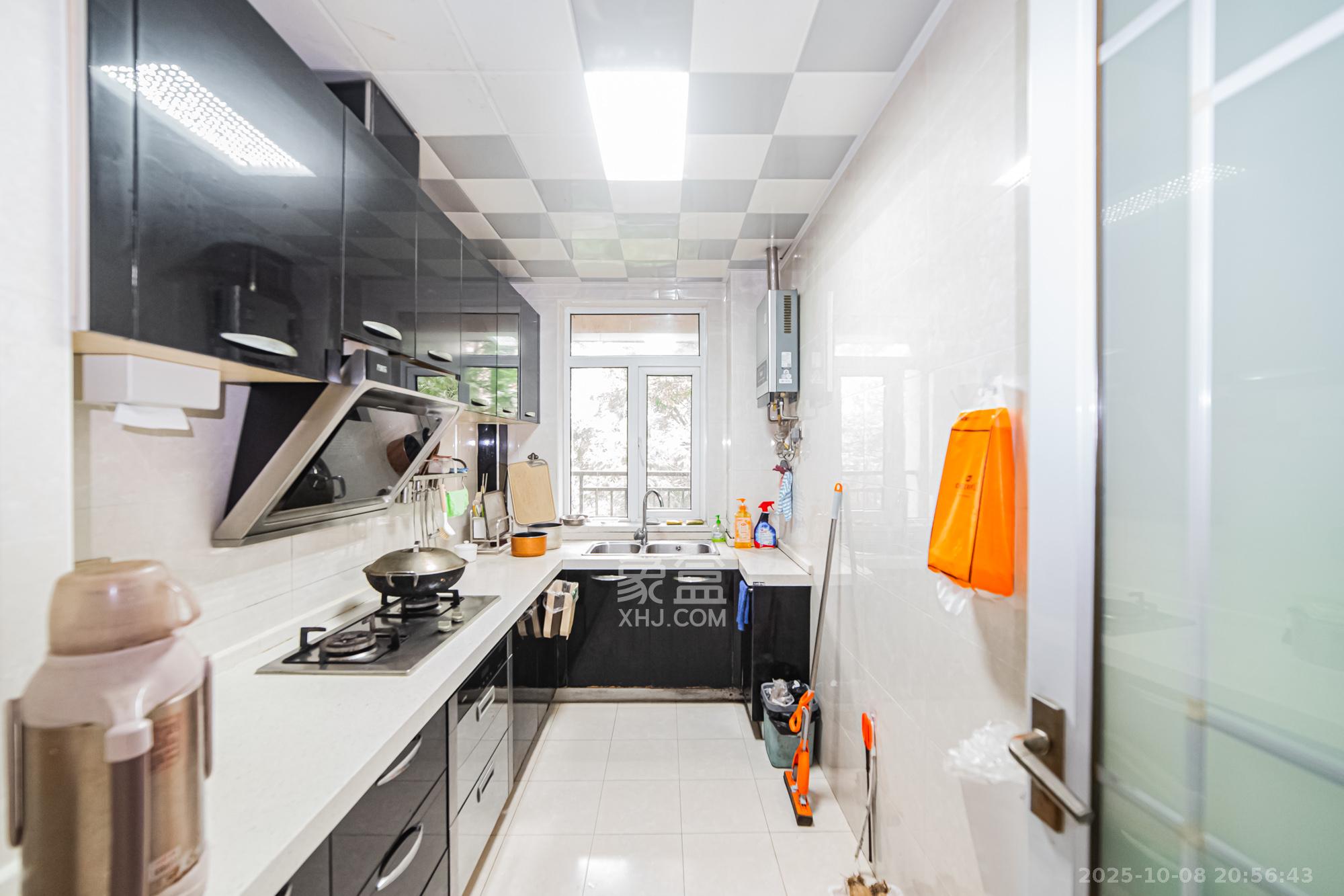 万国城（当代满庭春MOMA）一期  3室2厅2卫    85.0万厨房