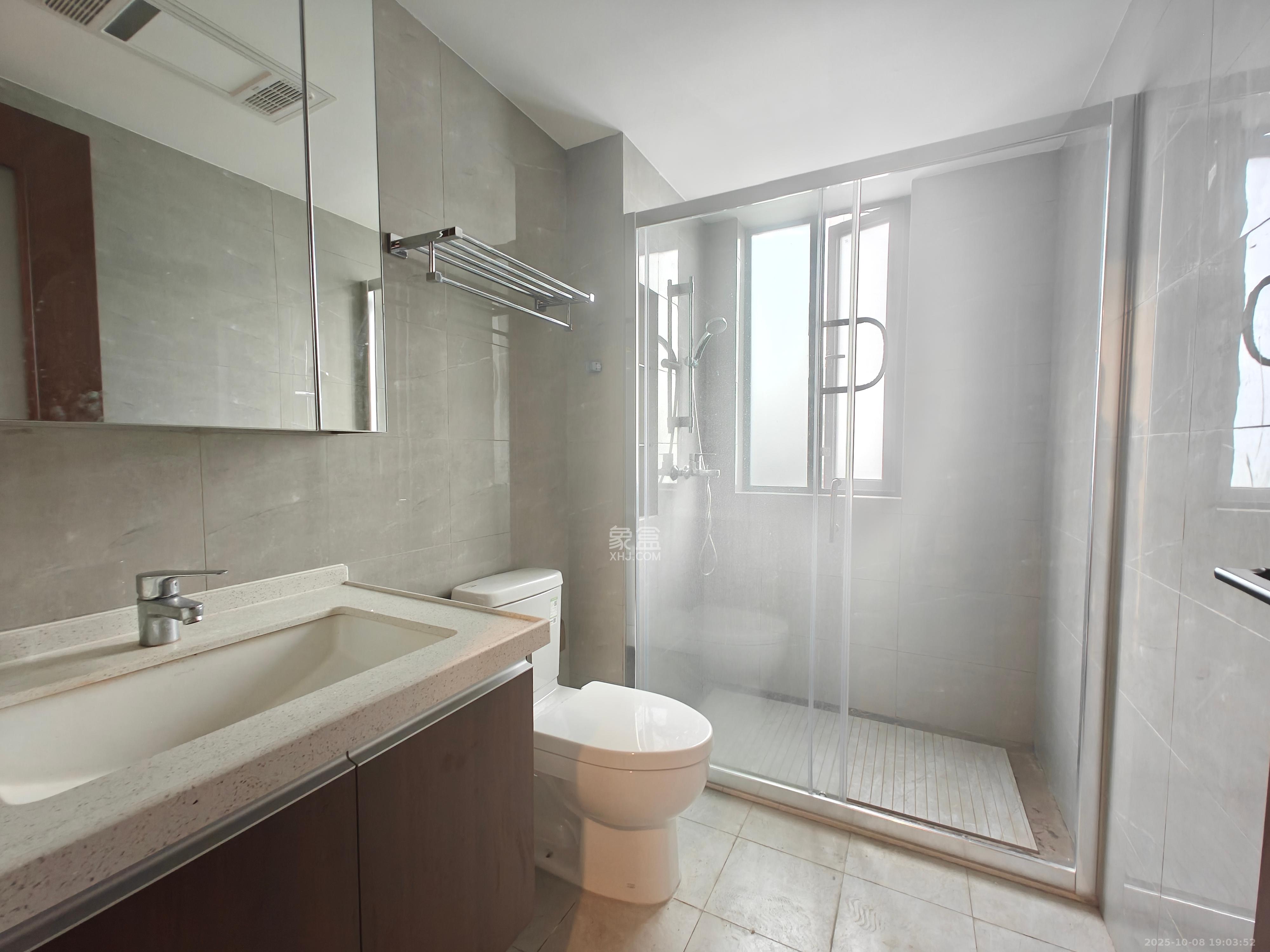 绿地长沙城际空间站(绿地新里佳苑) 4室2厅2卫 3800.0元/月 绿地长沙城际空间站(绿地新里佳苑) 4室2厅2卫 3800.0元/月室内图