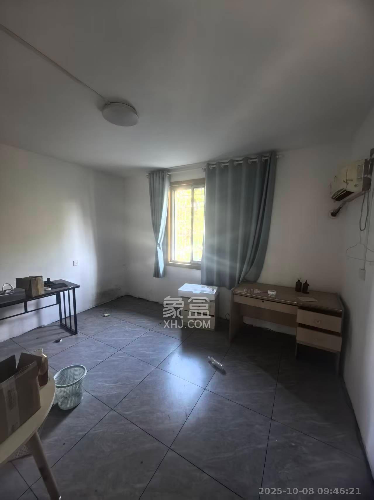 南苑花园 4室2厅2卫 1950.0元/月 南苑花园 4室2厅2卫 1950.0元/月室内图