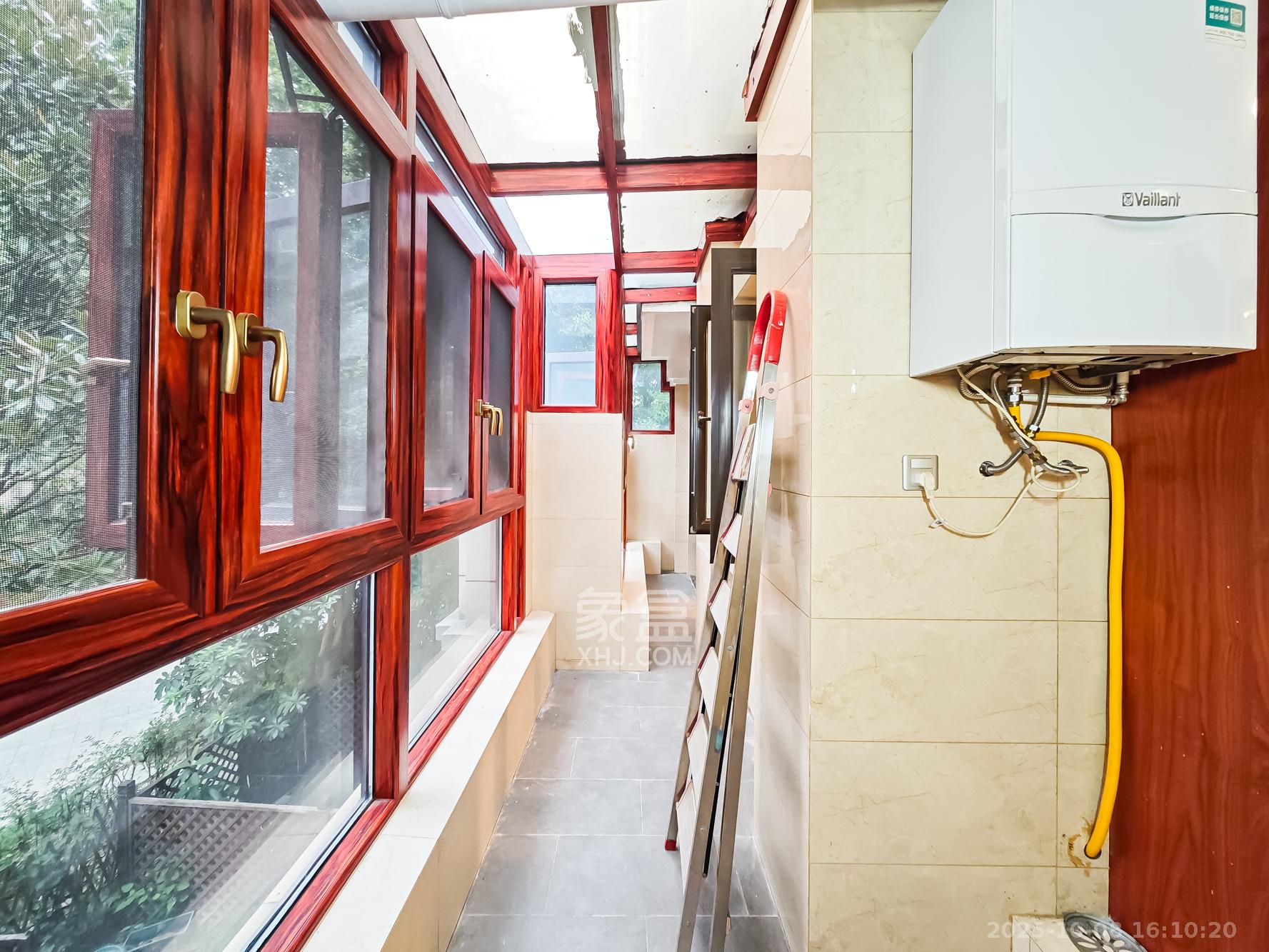 恒大御景天下城一期  3室2厅2卫    186.0万阳台