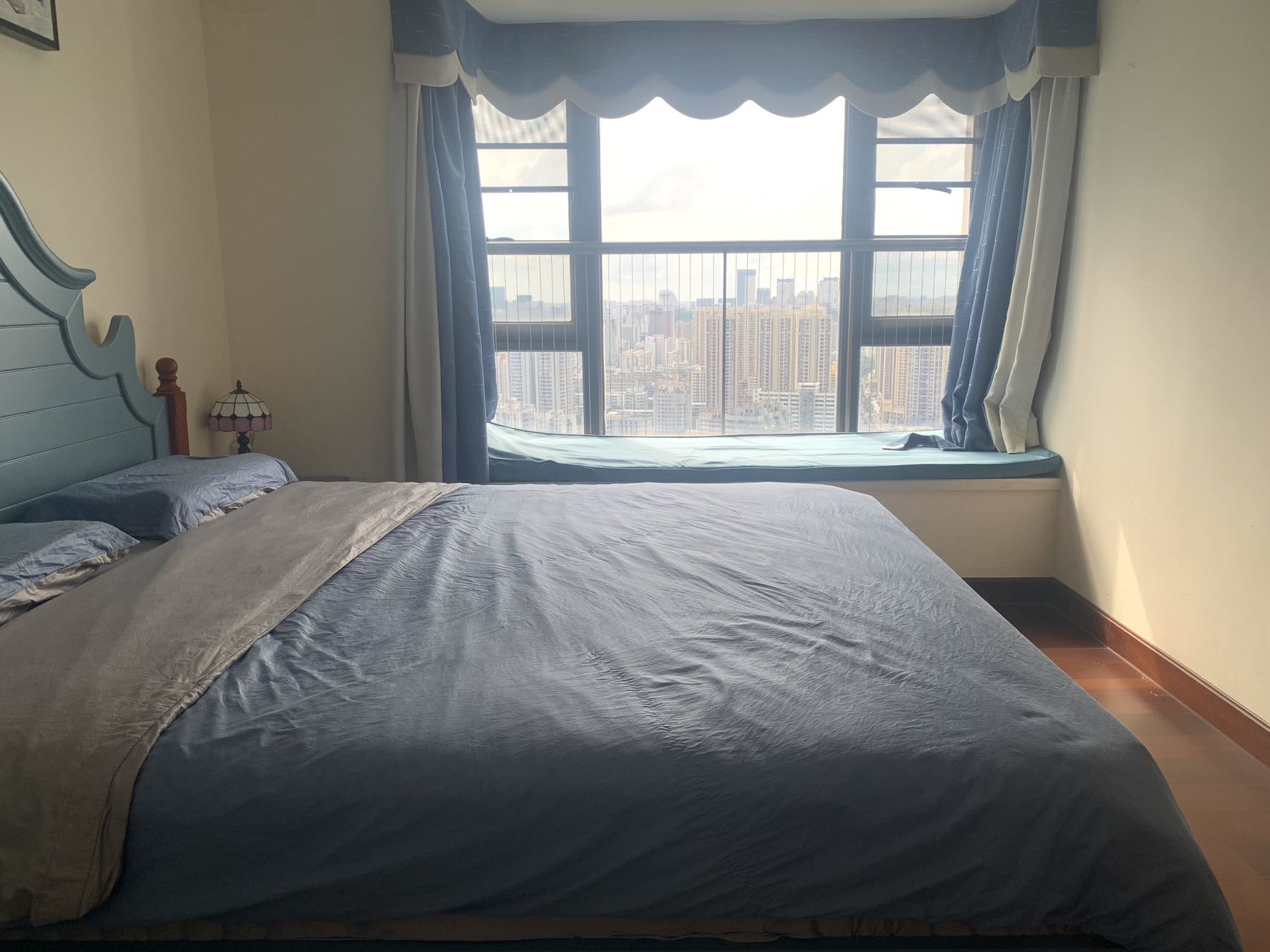 恒大外滩  2室2厅1卫    150.0万客厅