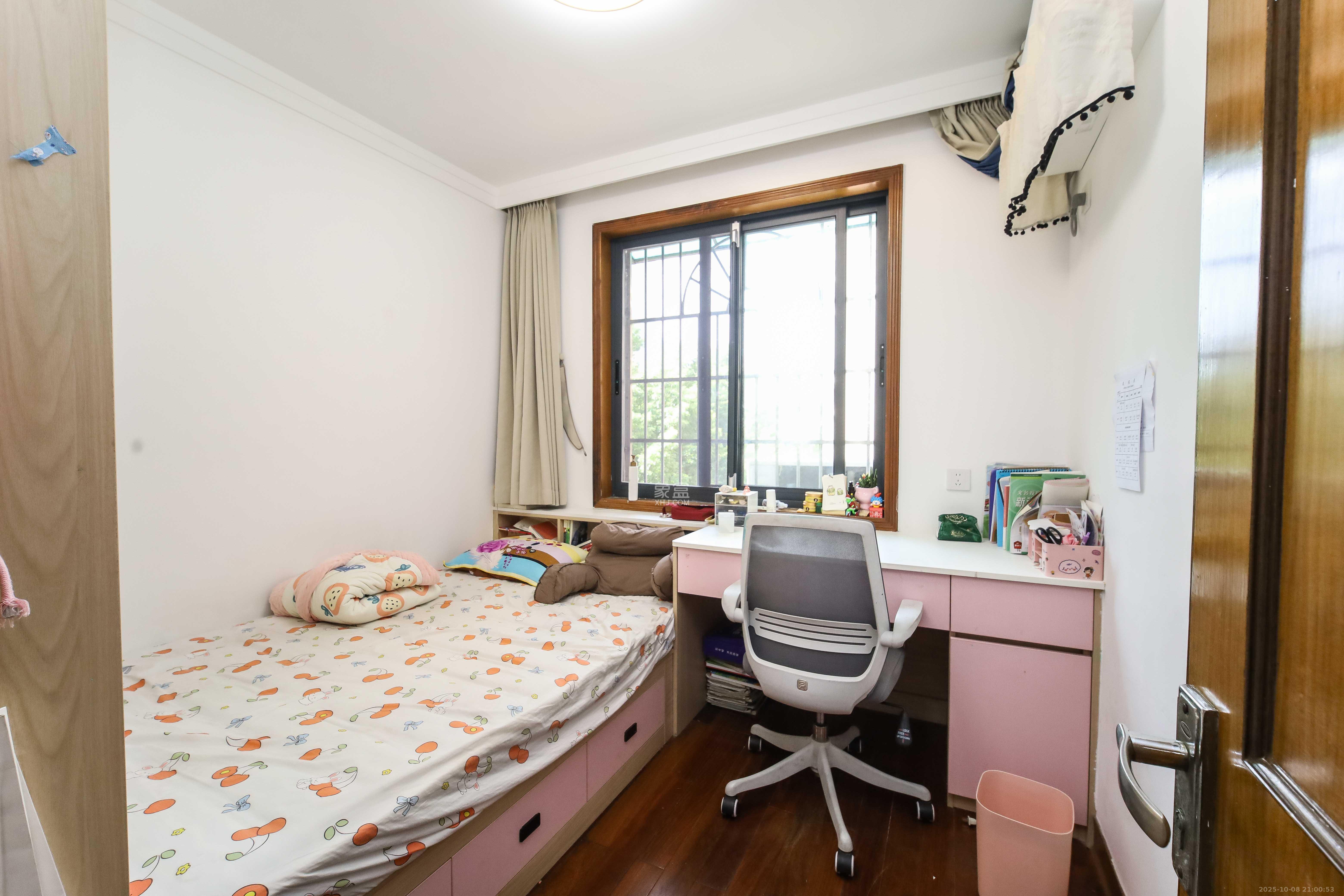 安泰新村  4室2厅2卫    95.0万卧室