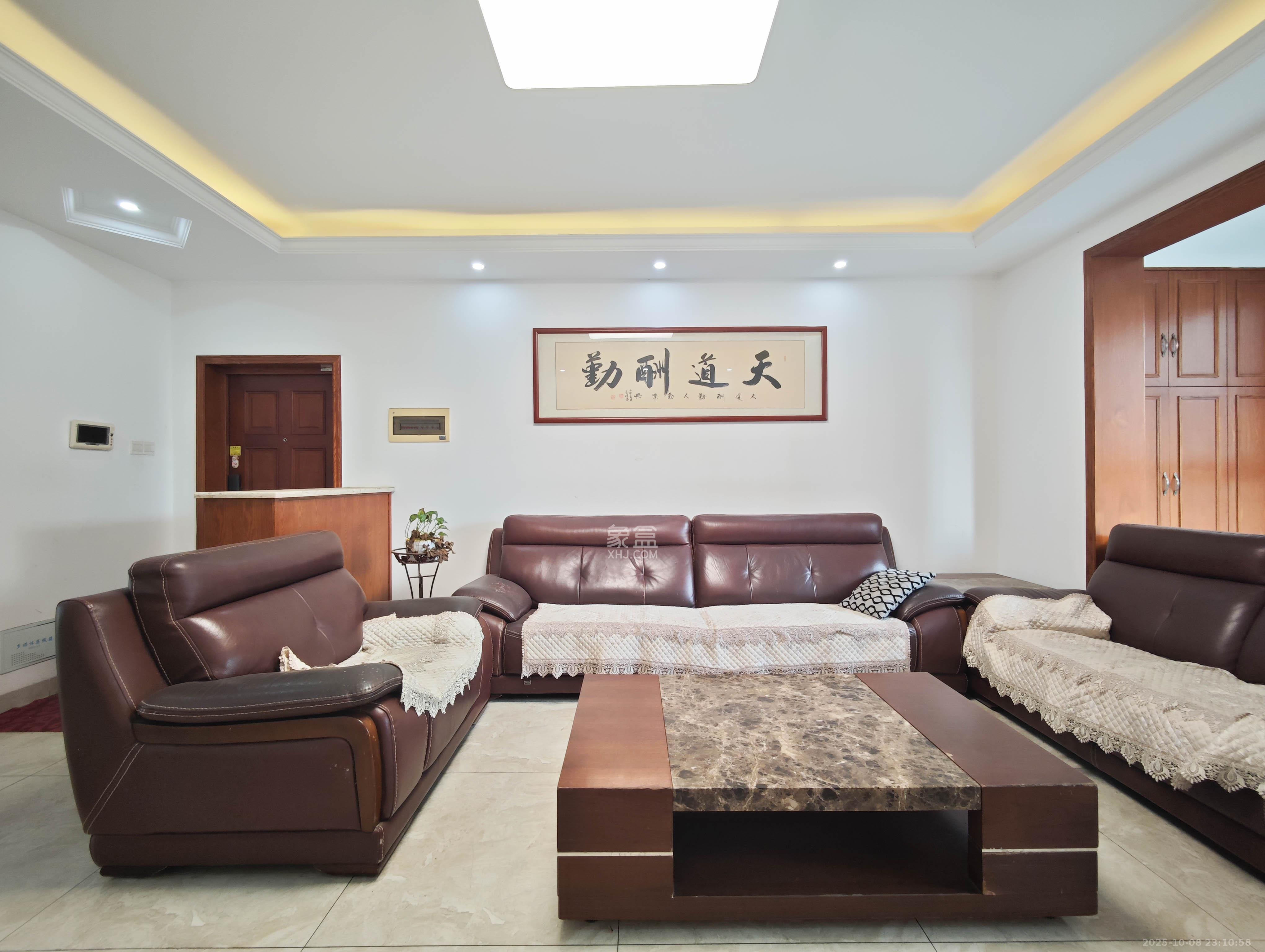 宏聚地中海 4室2厅2卫 128.0万 宏聚地中海 4室2厅2卫 128.0万客厅