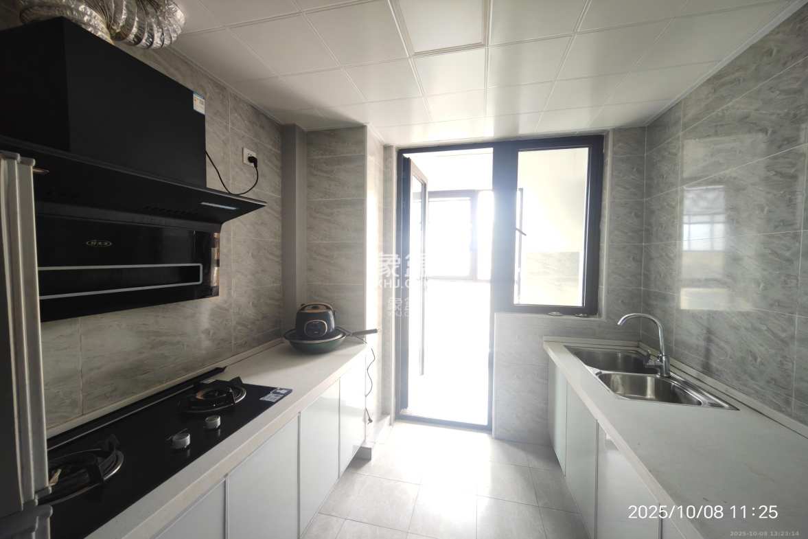 绿地海外滩二期  4室2厅2卫    2400.0元/月 绿地海外滩二期  4室2厅2卫    2400.0元/月室内图