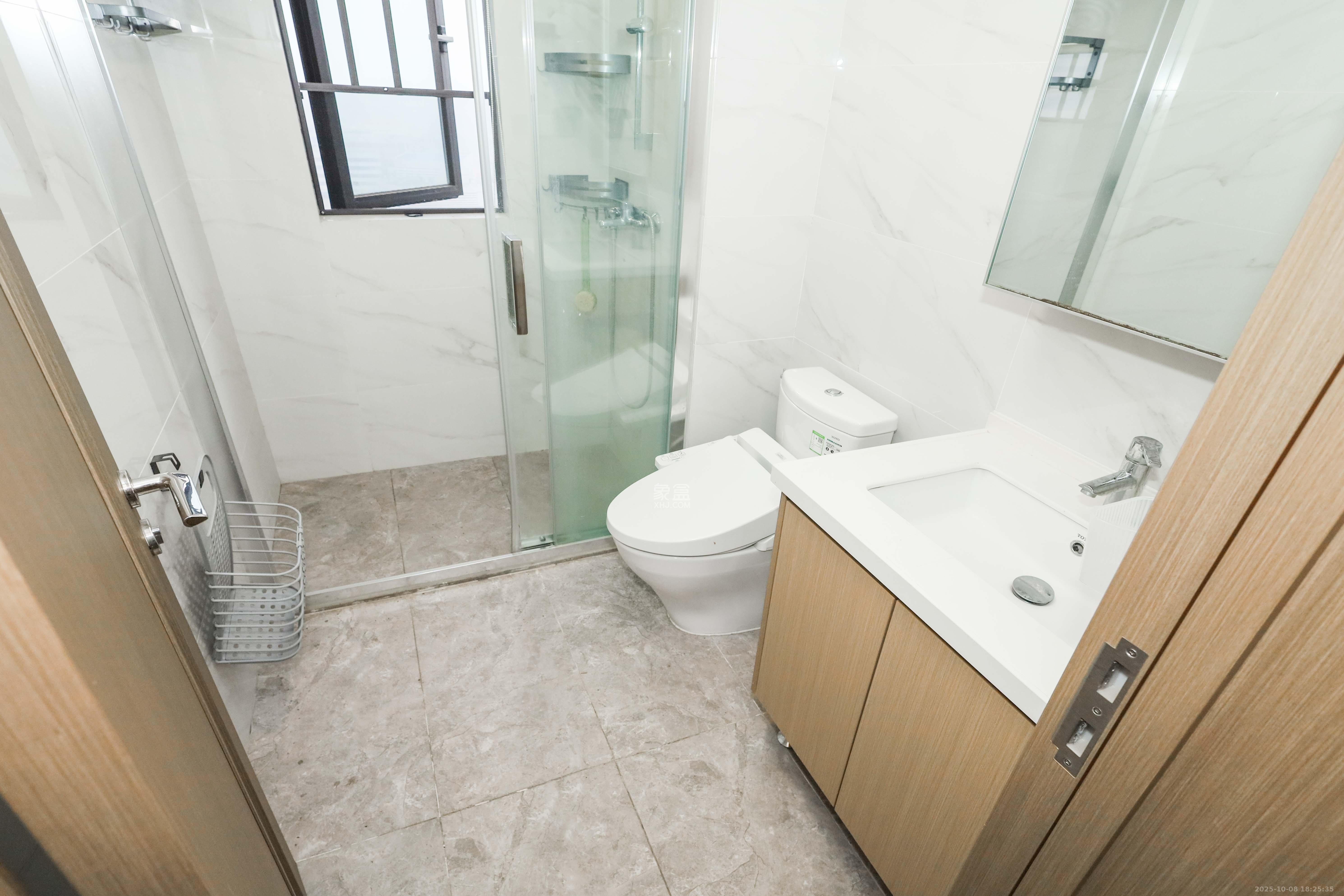 招商华发依云曦城 4室2厅2卫 150.0万 招商华发依云曦城 4室2厅2卫 150.0万卫生间