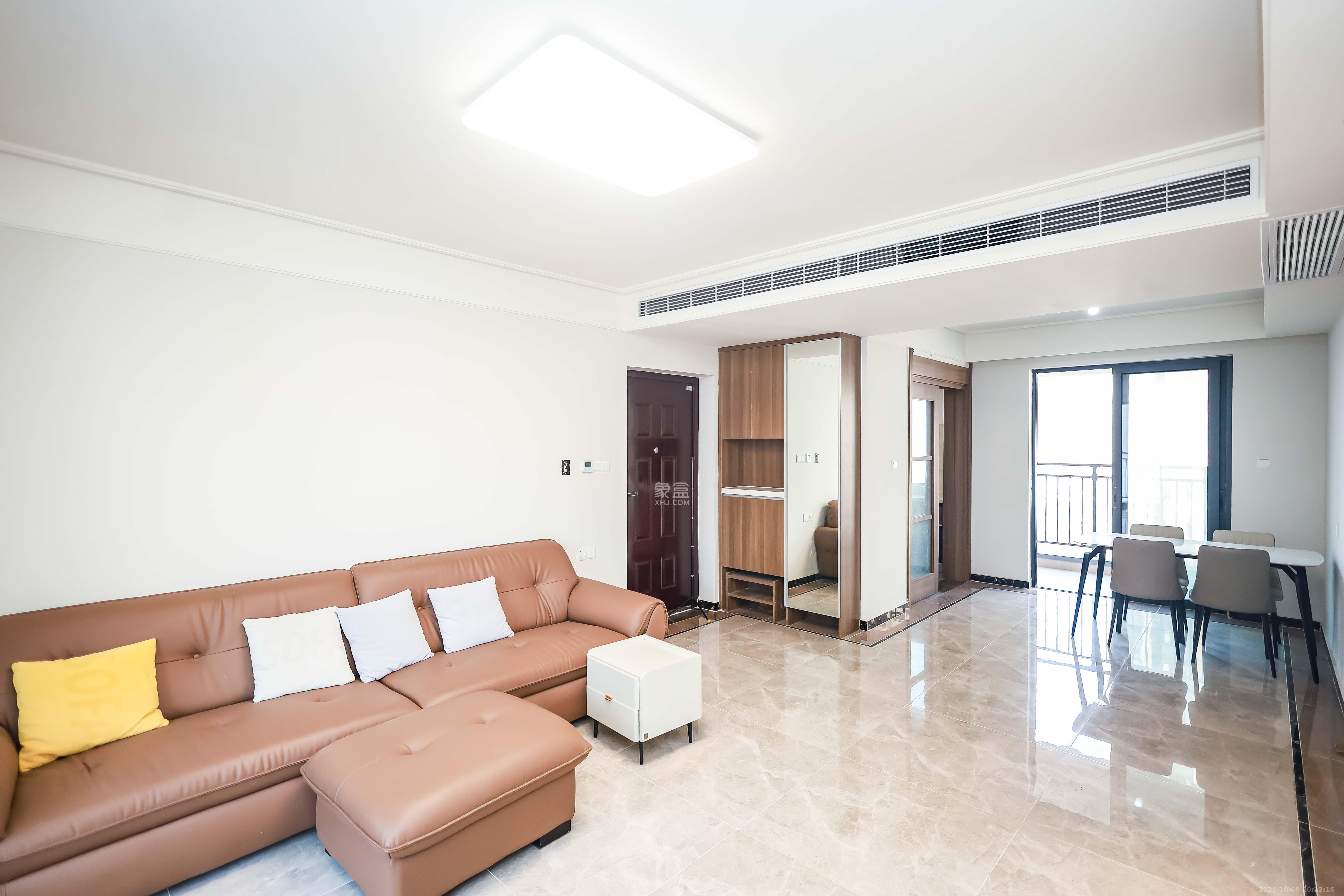 保利恒伟时光印象  4室2厅2卫    136.0万客厅