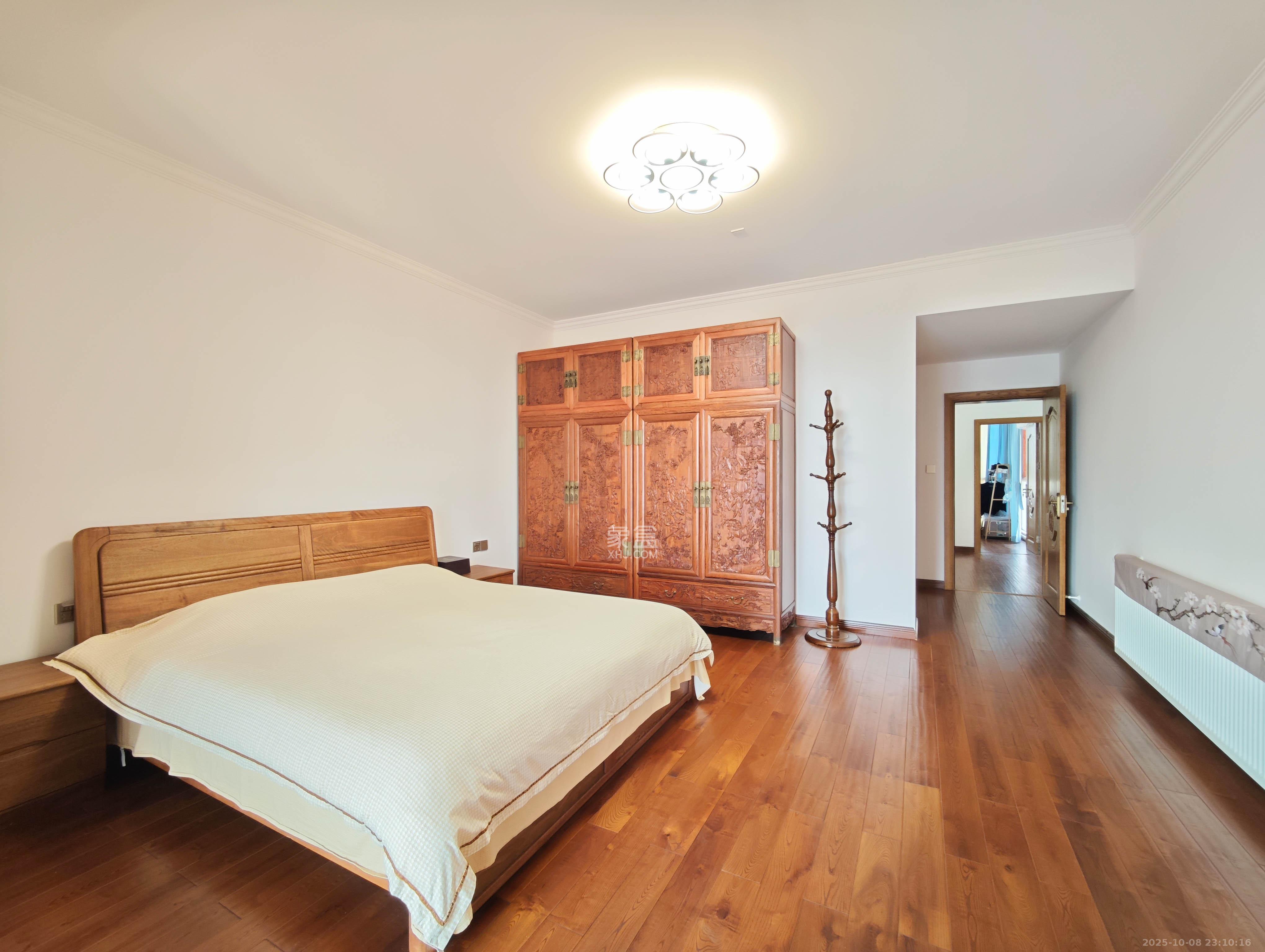 宏聚地中海  9室2厅5卫    310.0万 宏聚地中海  9室2厅5卫    310.0万卧室