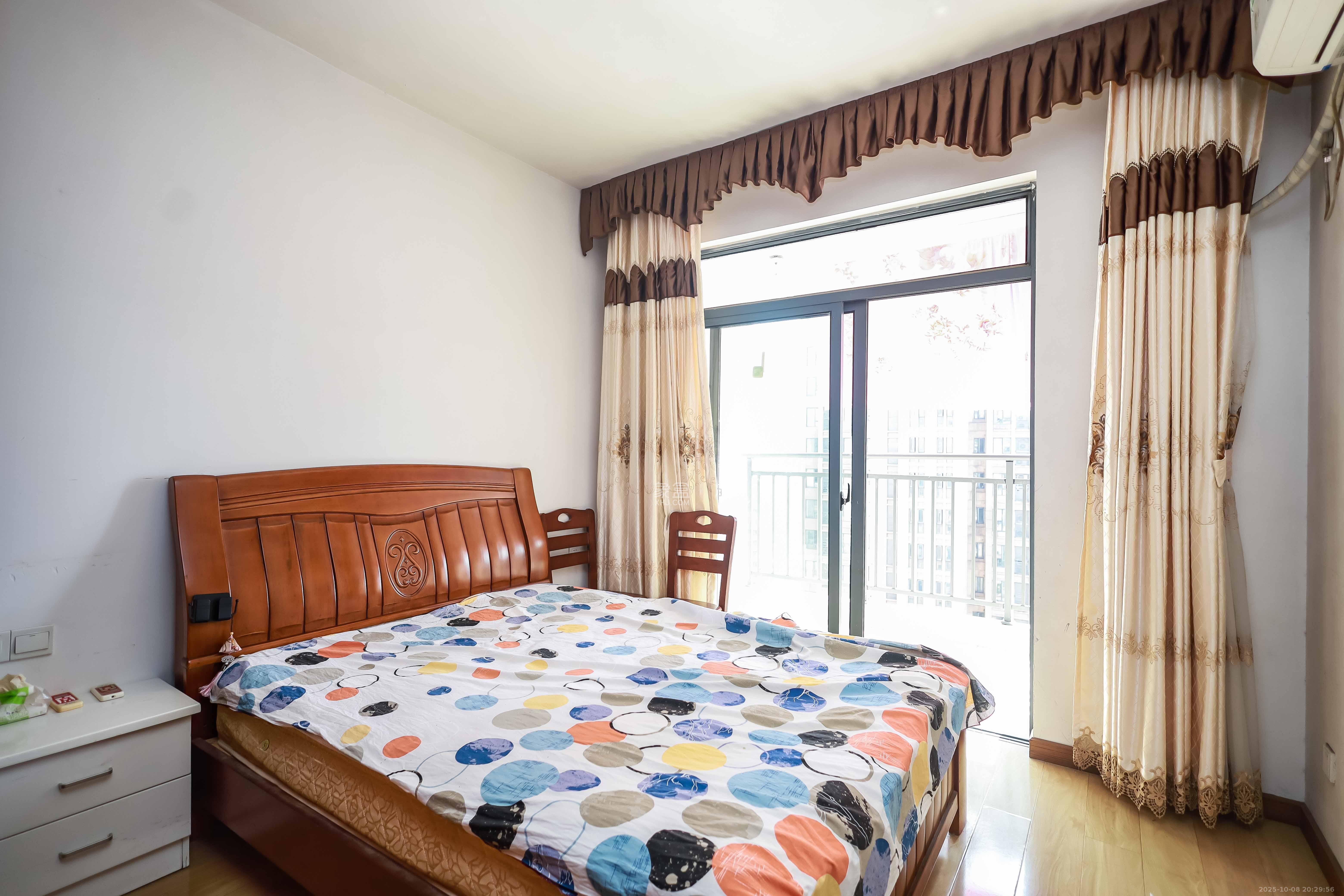 荣盛花语馨苑  3室2厅1卫    58.0万卧室