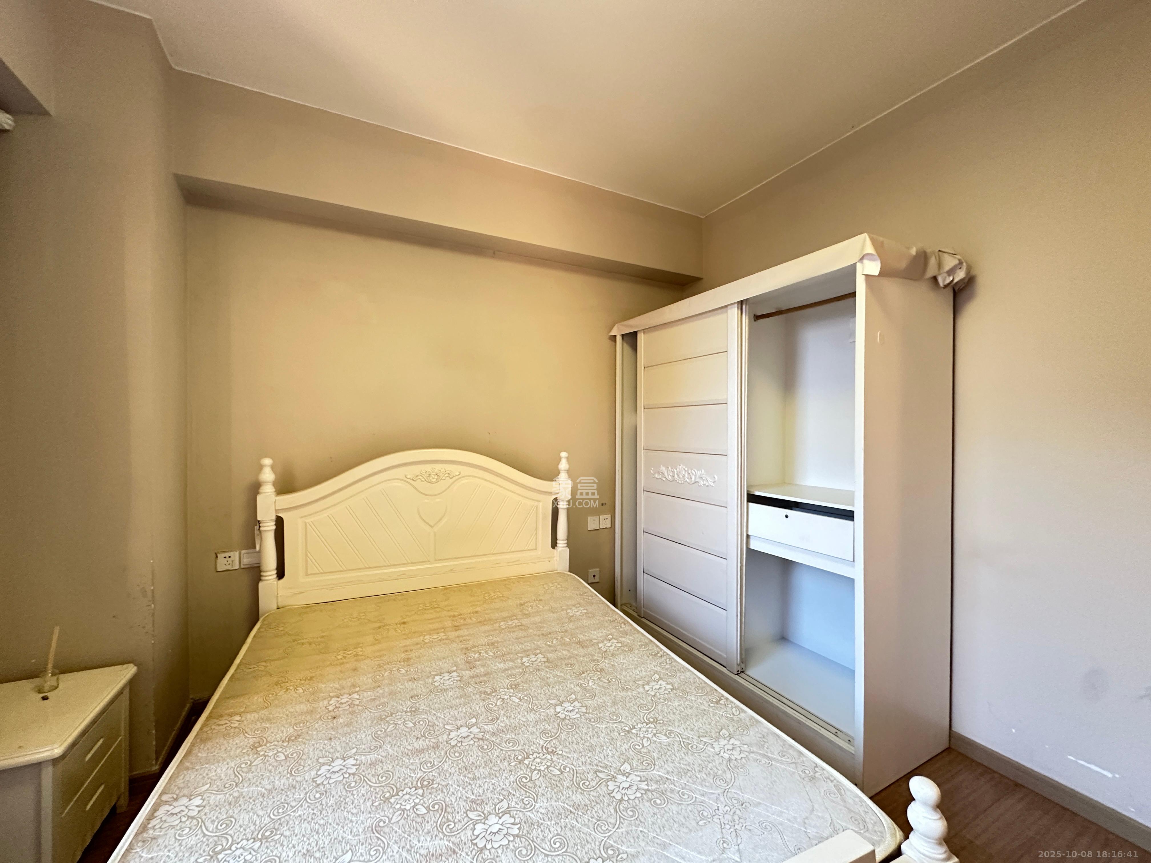 麓谷小镇  3室2厅1卫    2400.0元/月 麓谷小镇  3室2厅1卫    2400.0元/月室内图