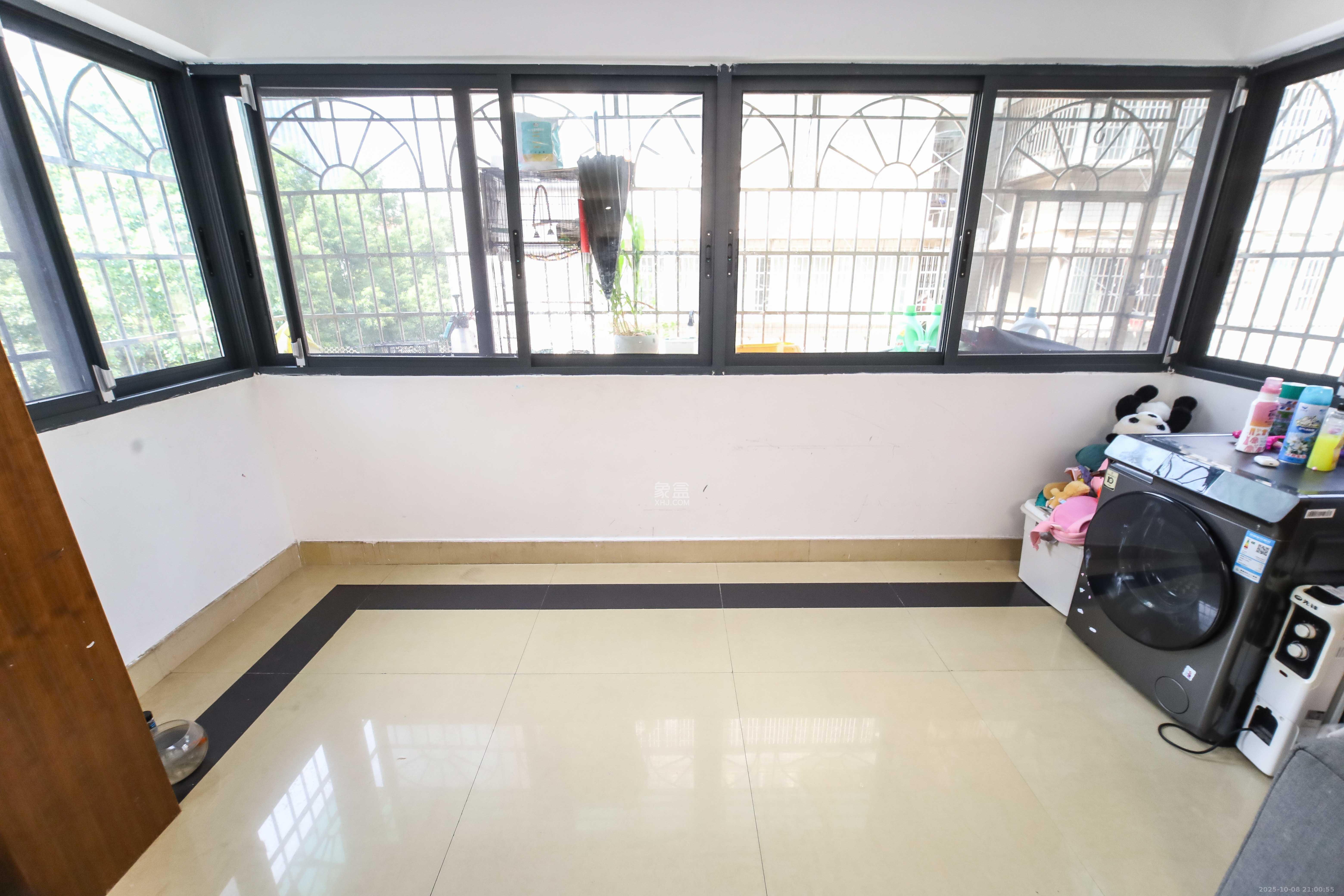 安泰新村  4室2厅2卫    95.0万阳台