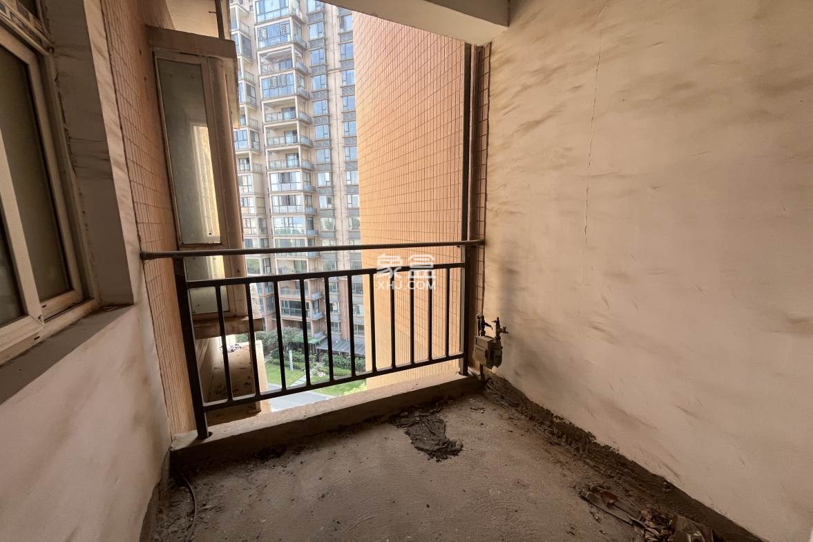 学府花园(文苑瑞景) 3室2厅2卫 68.8万 学府花园(文苑瑞景) 3室2厅2卫 68.8万阳台