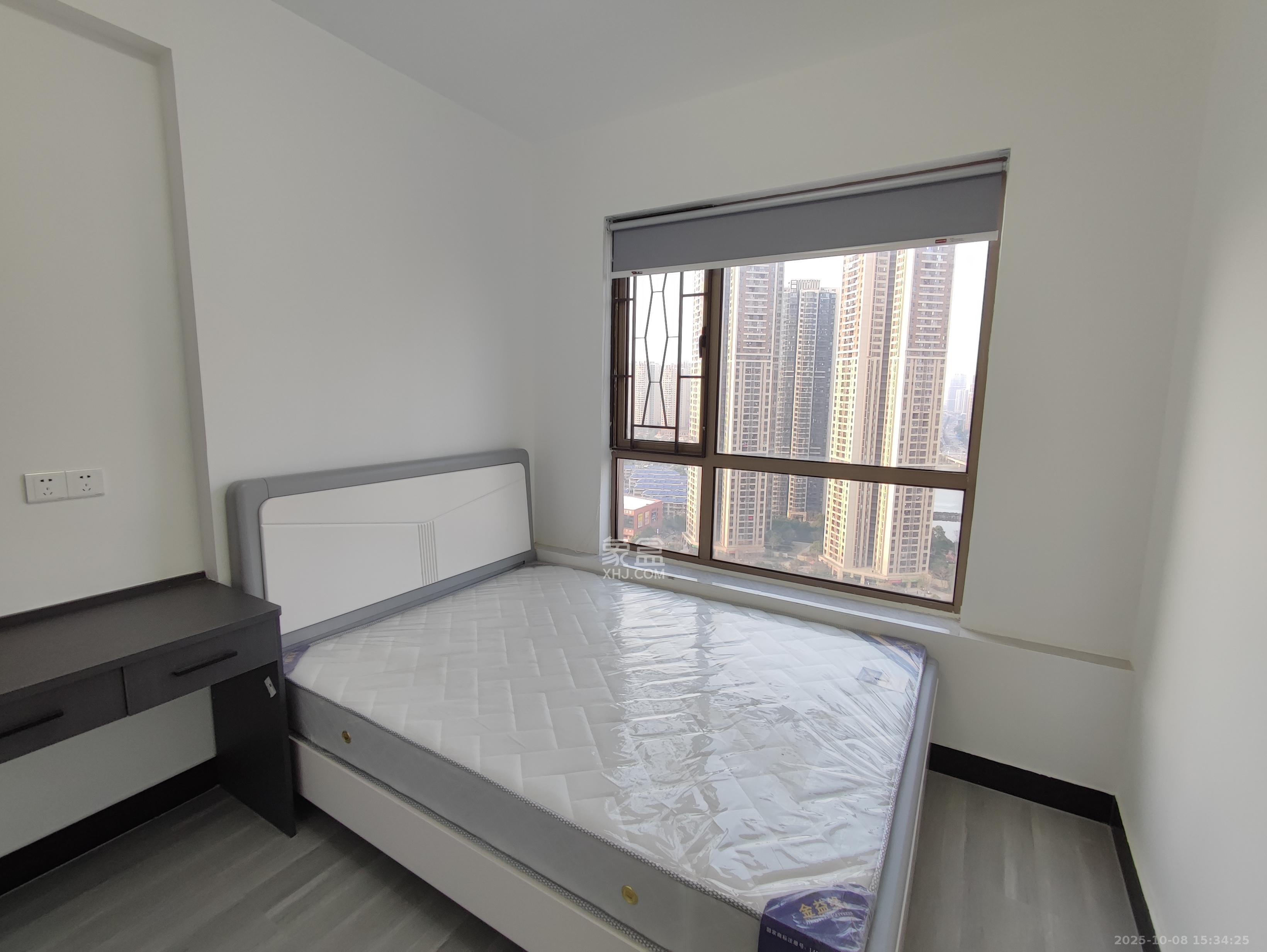 世茂铂翠湾一期 4室2厅1卫 3680.0元/月 世茂铂翠湾一期 4室2厅1卫 3680.0元/月室内图