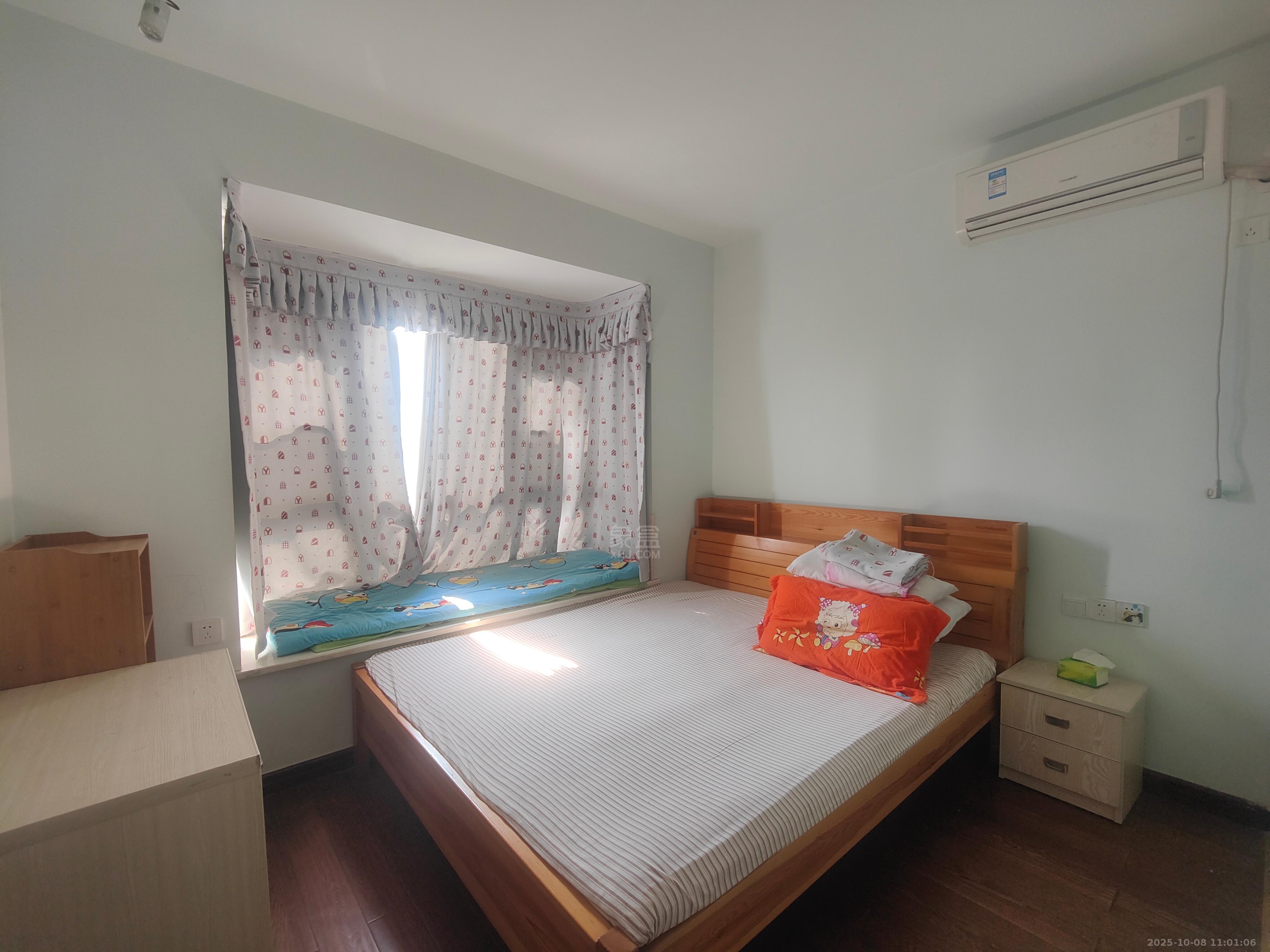 中建御山和苑  3室2厅2卫    1600.0元/月室内图