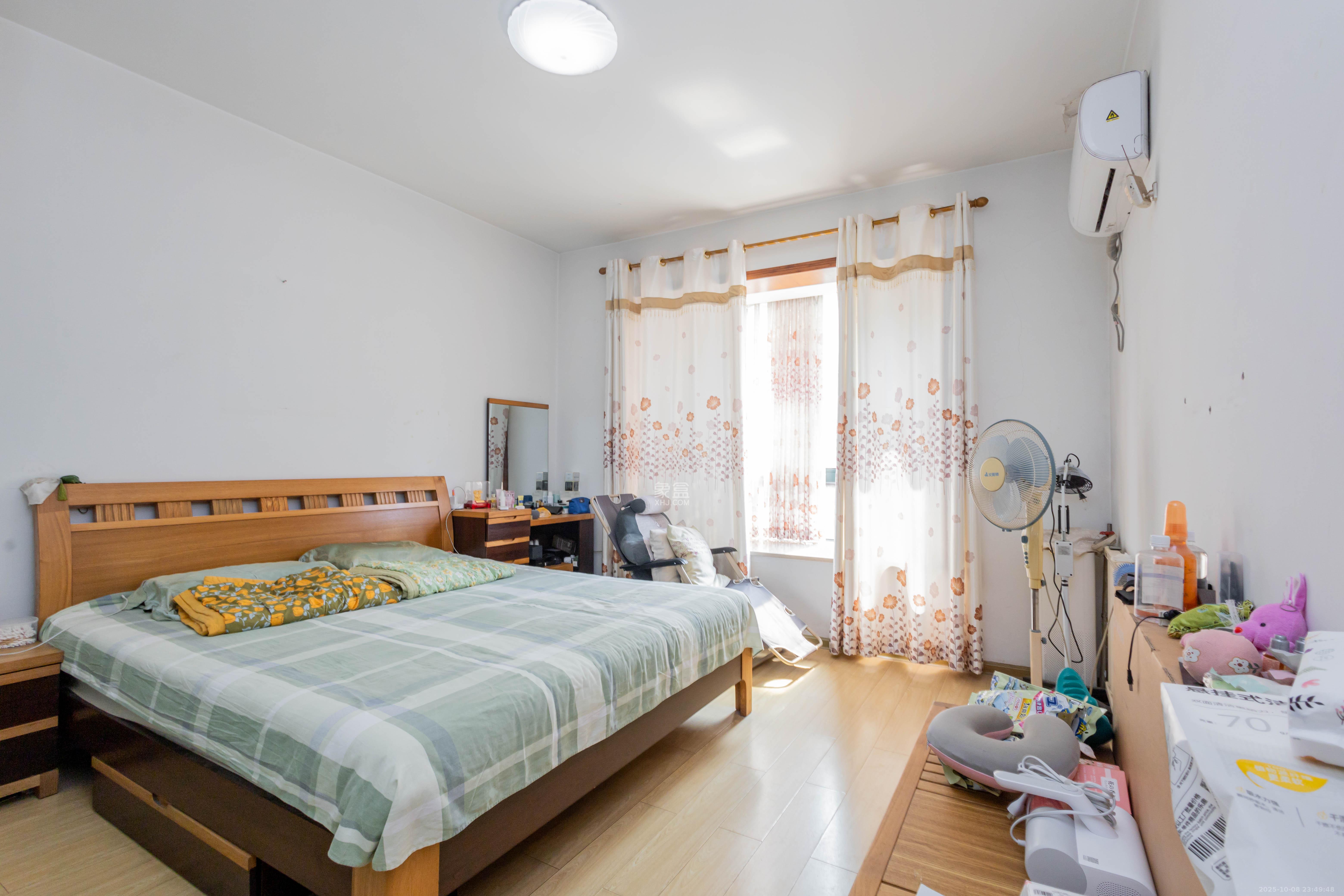 东业早安星城 4室2厅2卫 68.8万 东业早安星城 4室2厅2卫 68.8万卧室