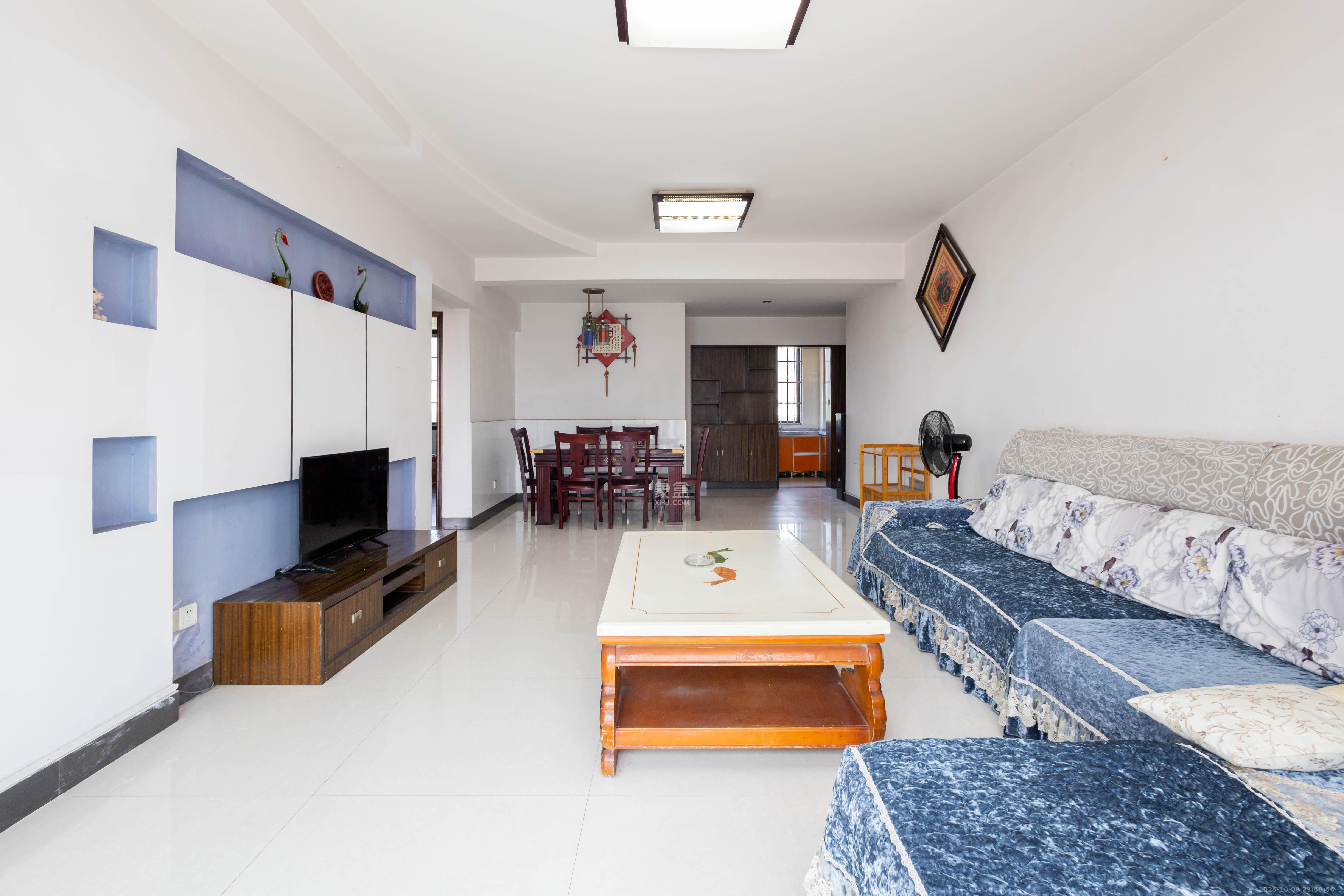 东业早安星城 3室2厅1卫 57.0万 东业早安星城 3室2厅1卫 57.0万客厅