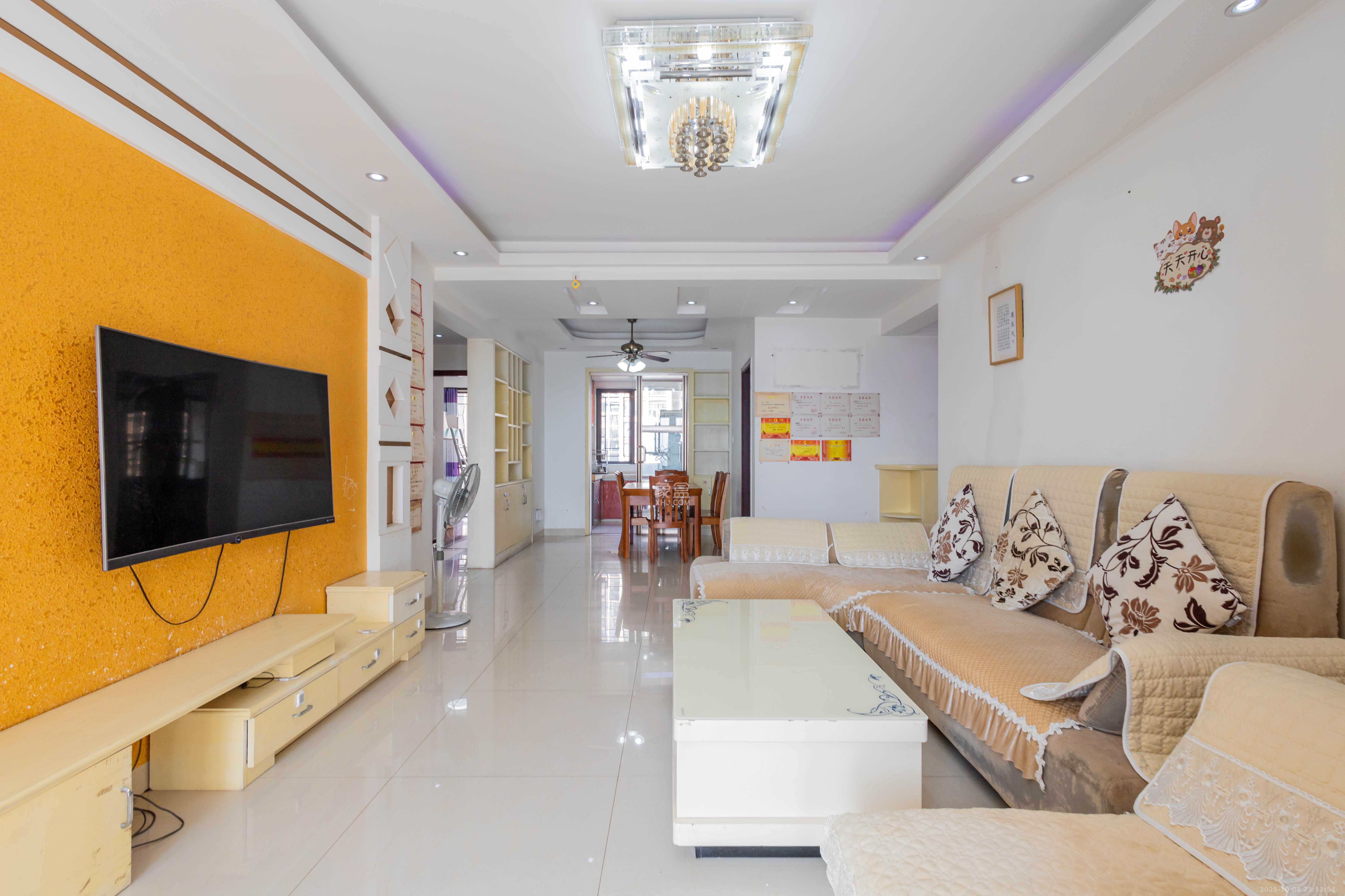 旭辉华庭 3室2厅2卫 69.8万 旭辉华庭 3室2厅2卫 69.8万客厅