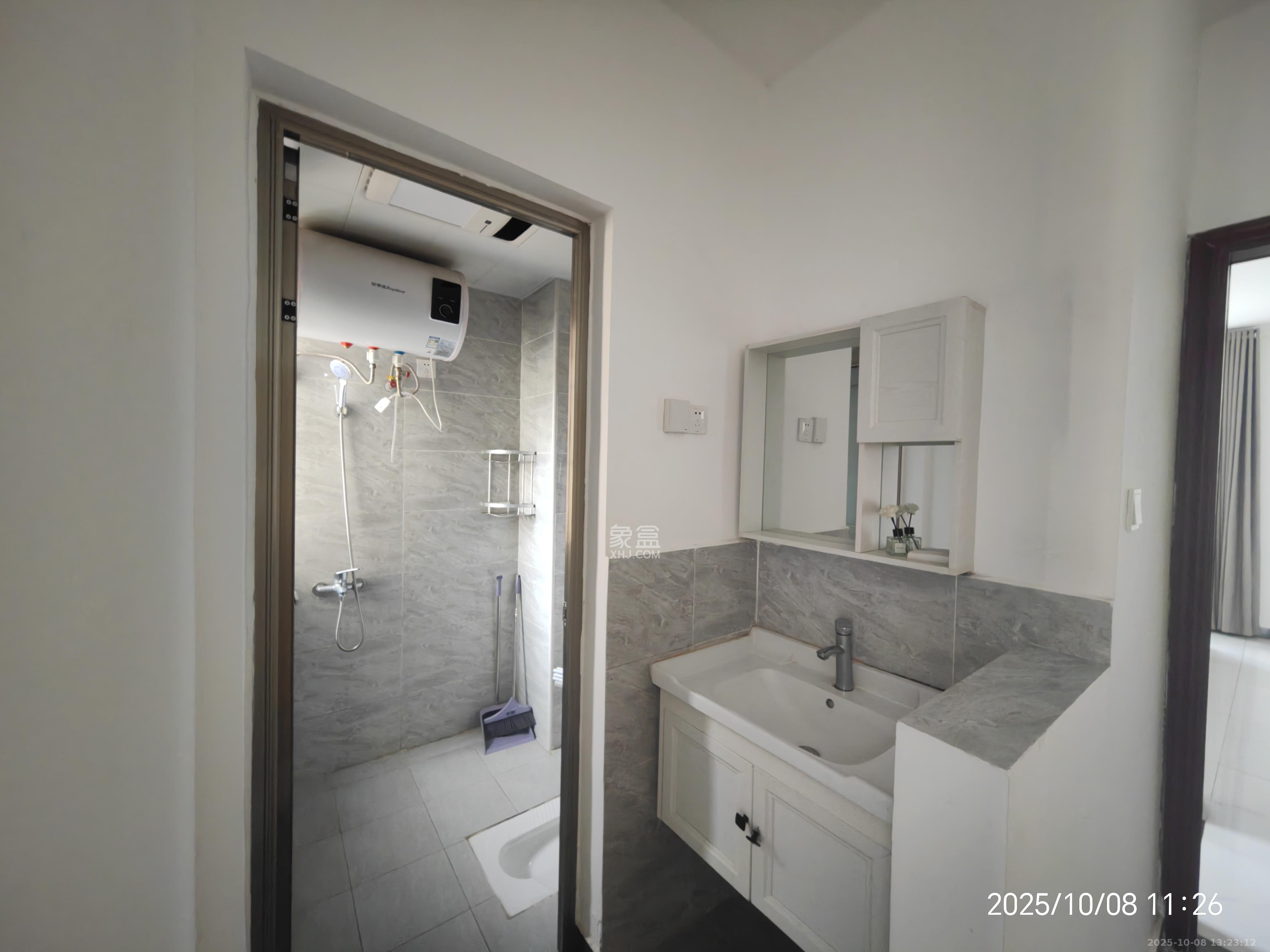 绿地海外滩二期  4室2厅2卫    2400.0元/月室内图