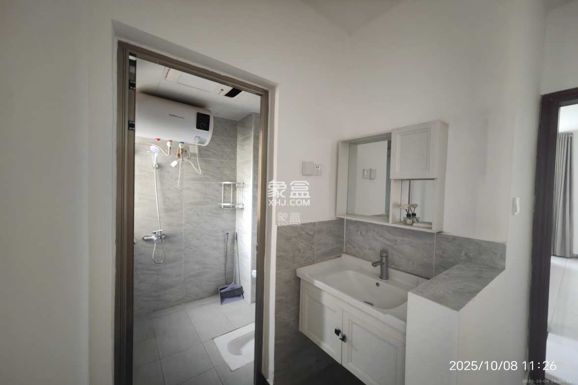 绿地海外滩二期  4室2厅2卫    2400.0元/月 绿地海外滩二期  4室2厅2卫    2400.0元/月室内图