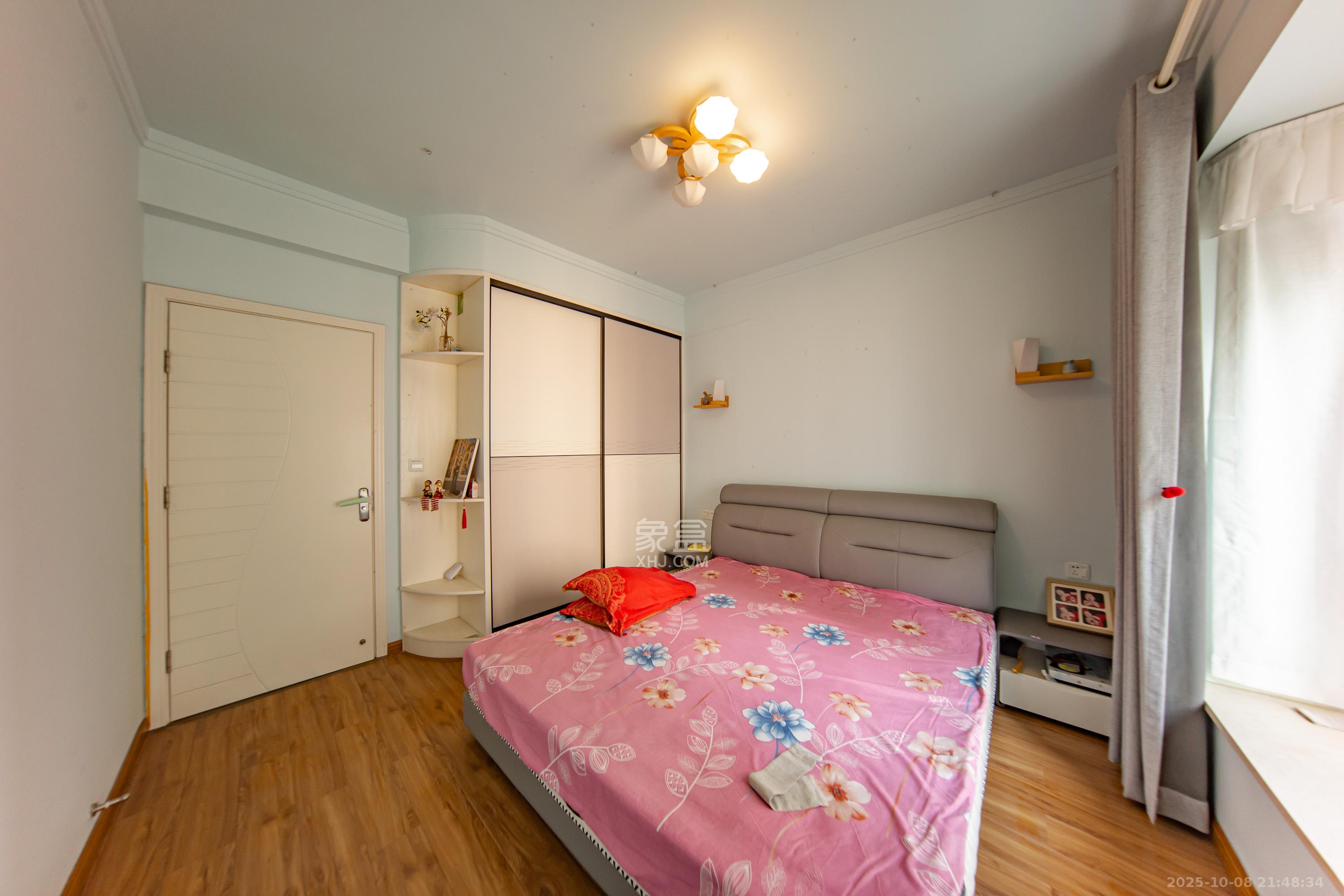 洋湖时代  3室2厅1卫    80.0万卧室