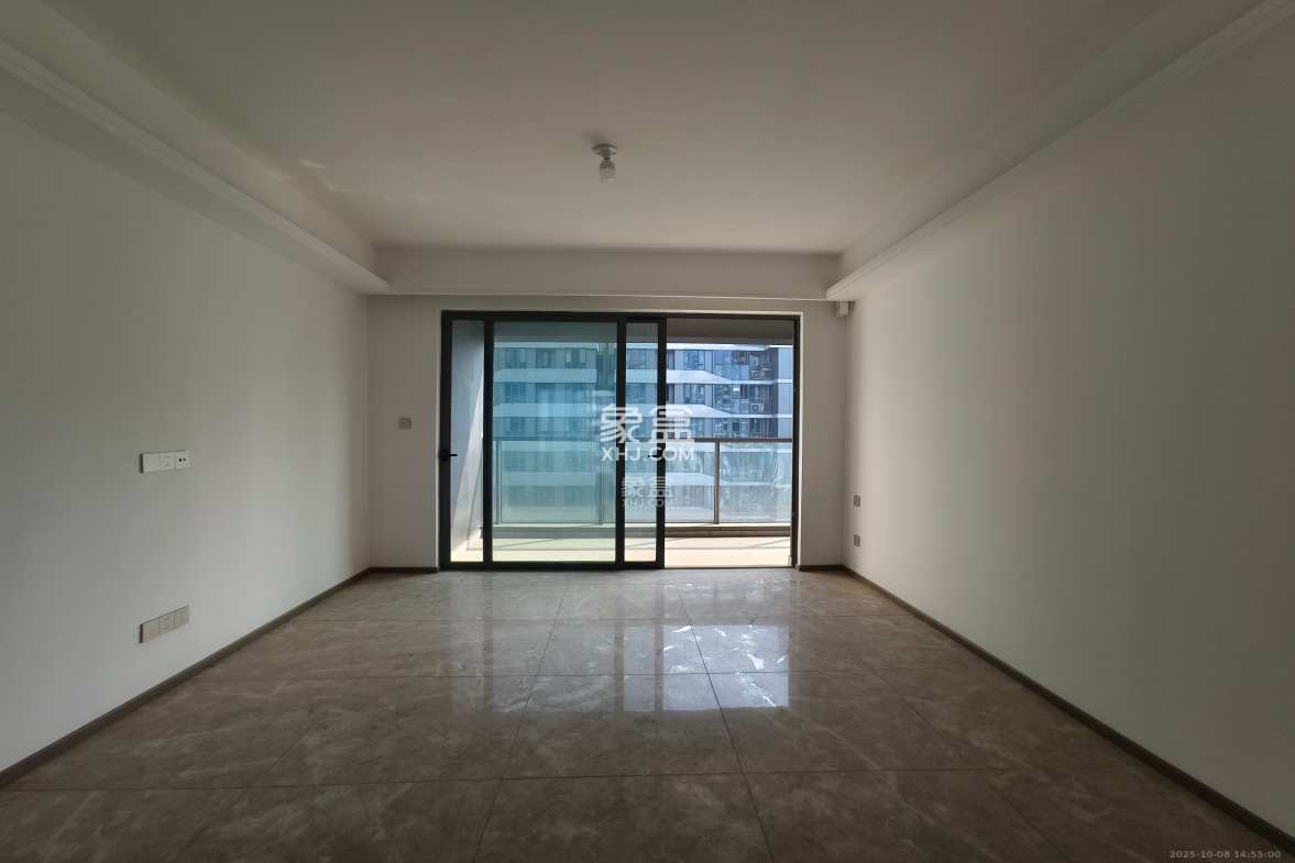 复地滨江金融中心 4室2厅2卫 4200.0元/月 复地滨江金融中心 4室2厅2卫 4200.0元/月室内图