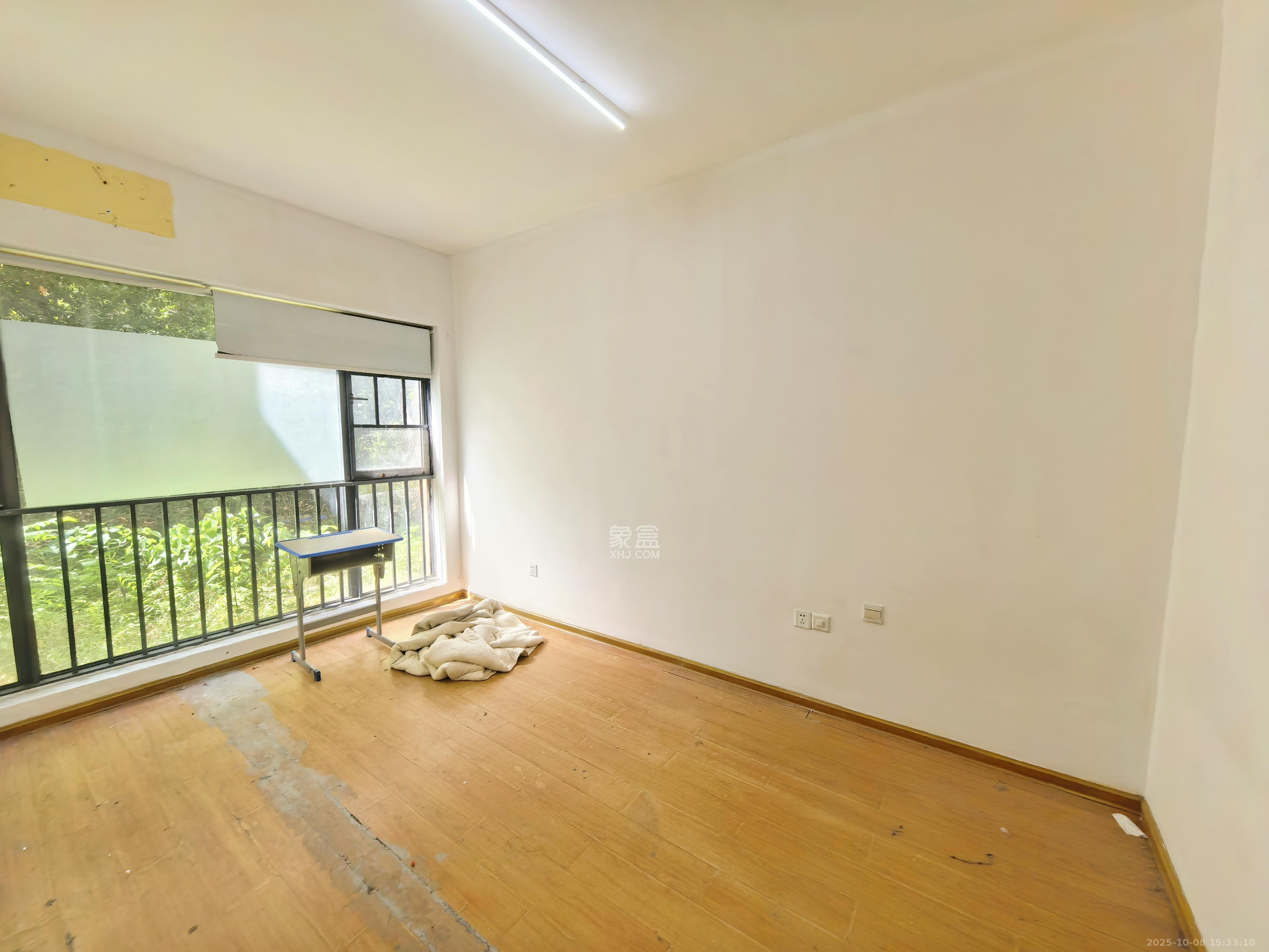 中城丽景香山园 4室2厅2卫 3200.0元/月 中城丽景香山园 4室2厅2卫 3200.0元/月室内图