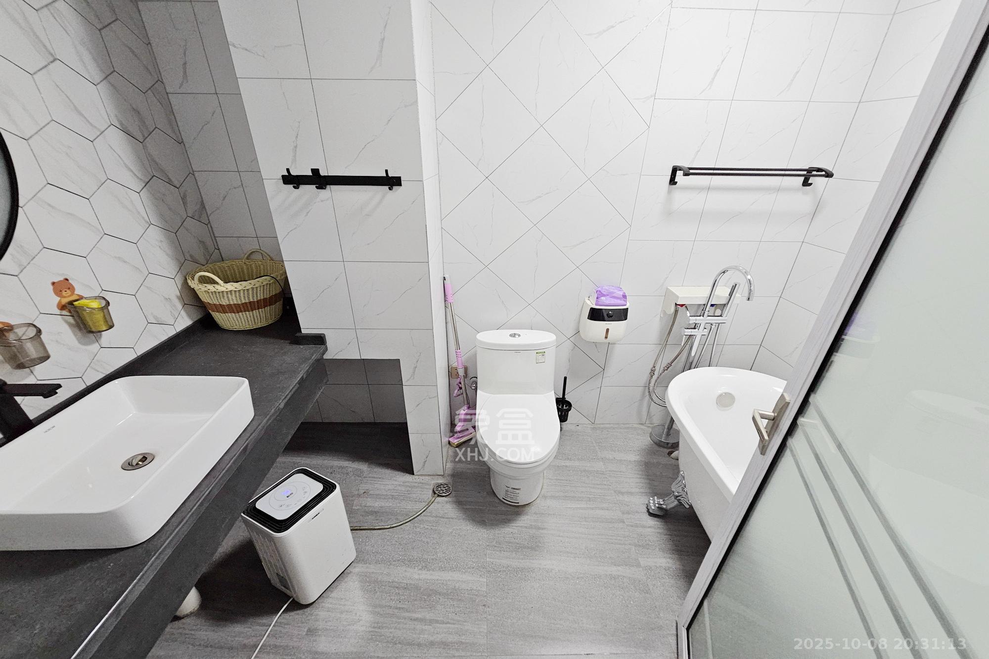 明昇壹城(明昇时代广场)一期 5室2厅2卫 520.0万 明昇壹城(明昇时代广场)一期 5室2厅2卫 520.0万卫生间