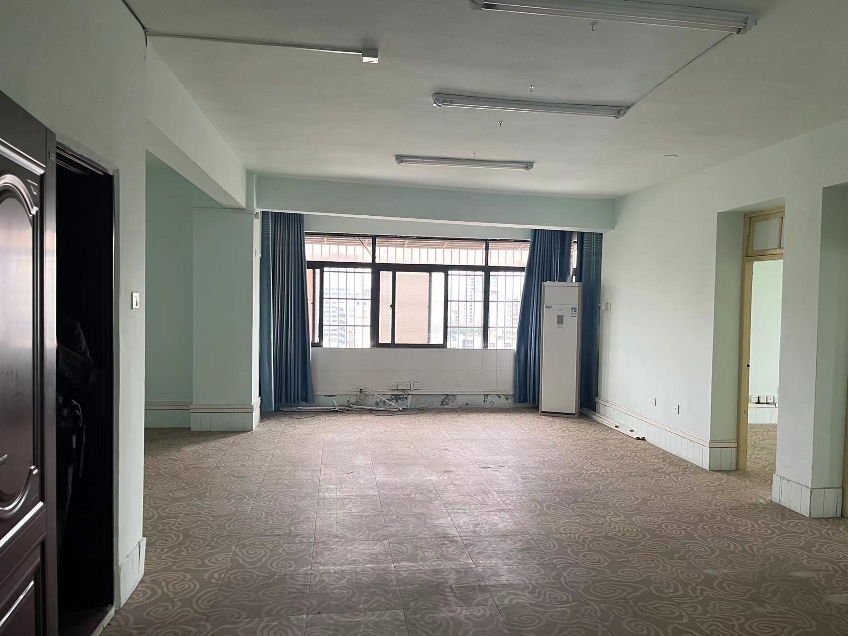 华宇大厦 3室1厅1卫 2000.0元/月 华宇大厦 3室1厅1卫 2000.0元/月室内图