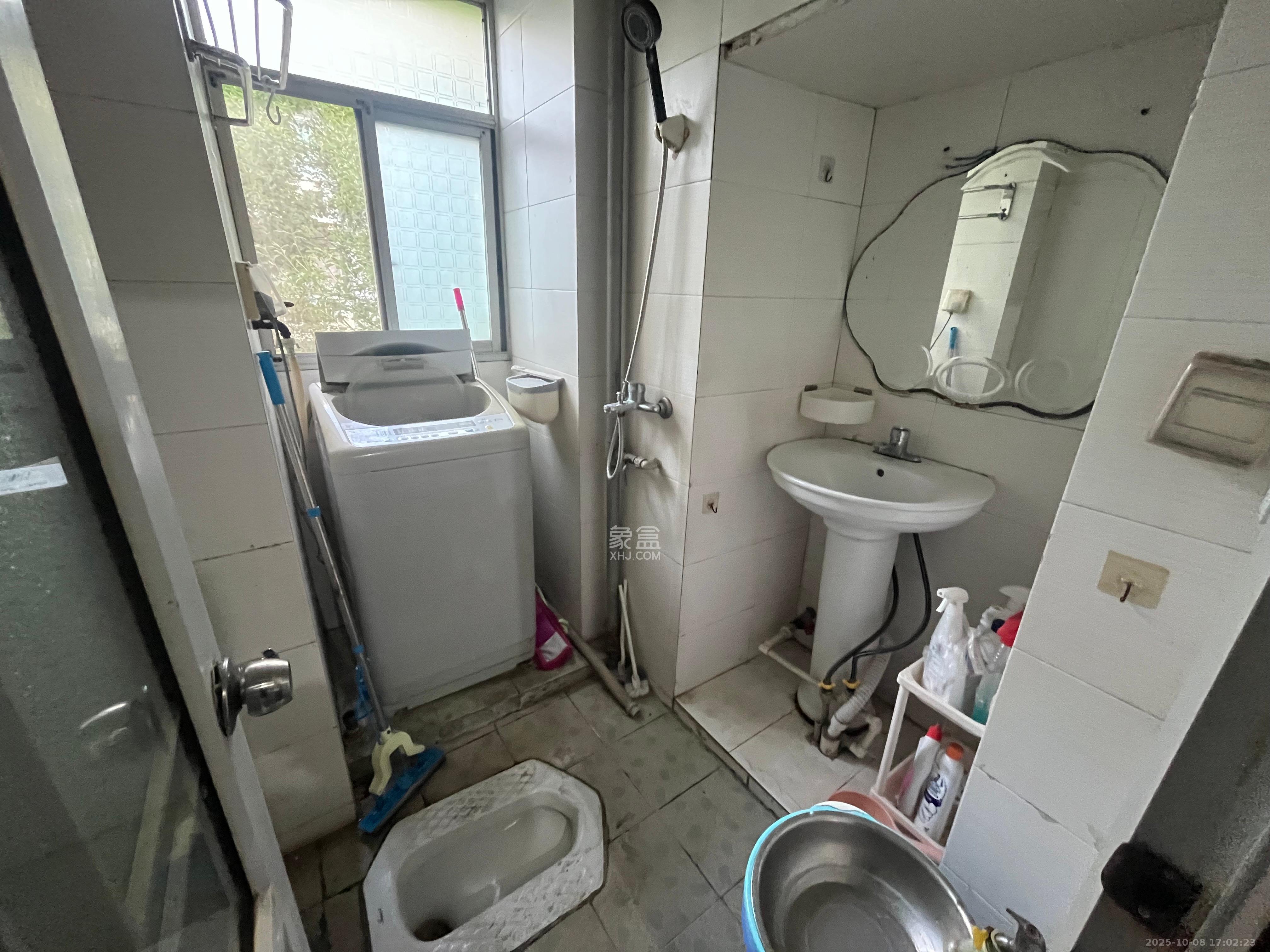 长重机械厂宿舍 2室1厅1卫 1300.0元/月 长重机械厂宿舍 2室1厅1卫 1300.0元/月室内图