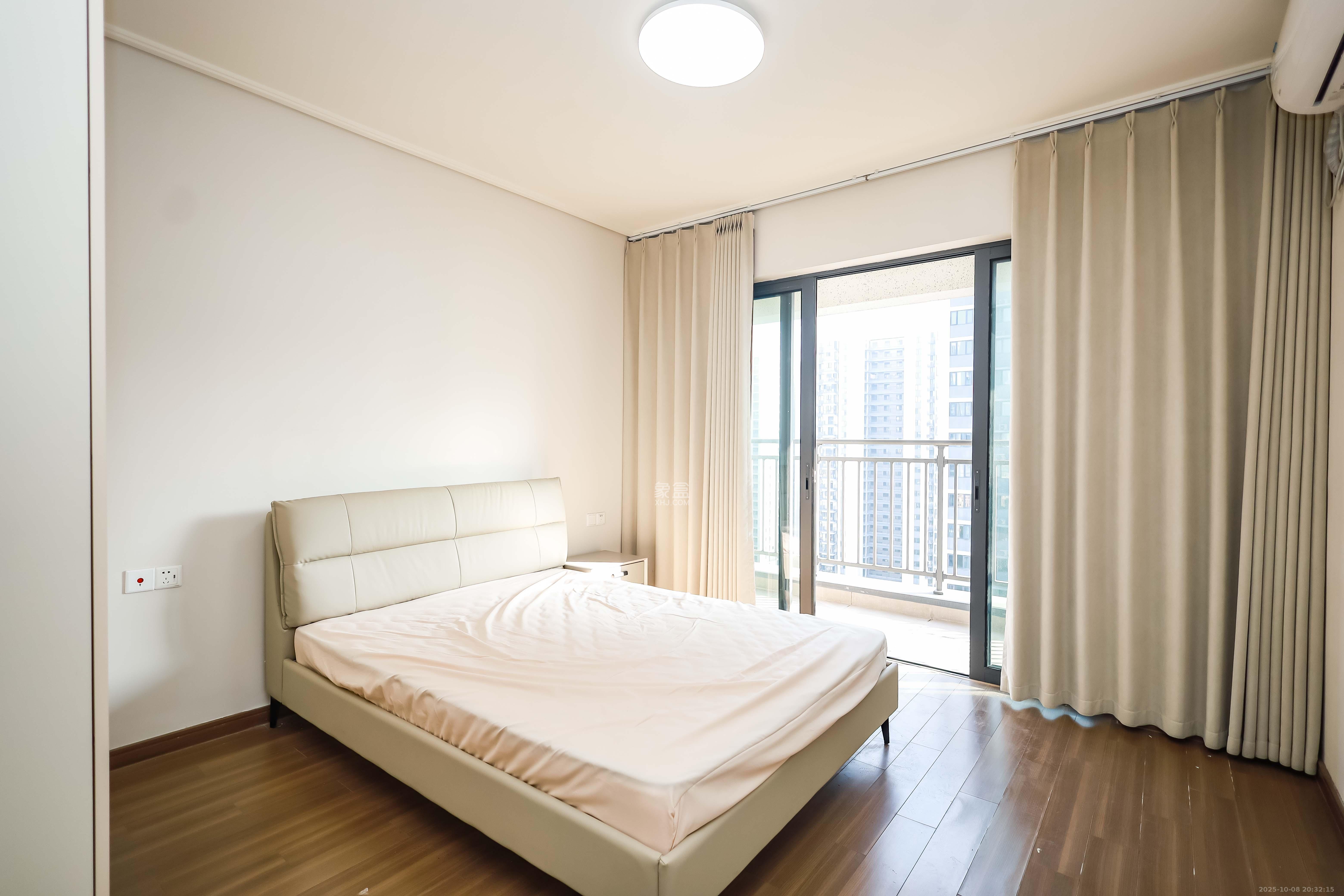 保利恒伟时光印象  4室2厅2卫    136.0万卧室