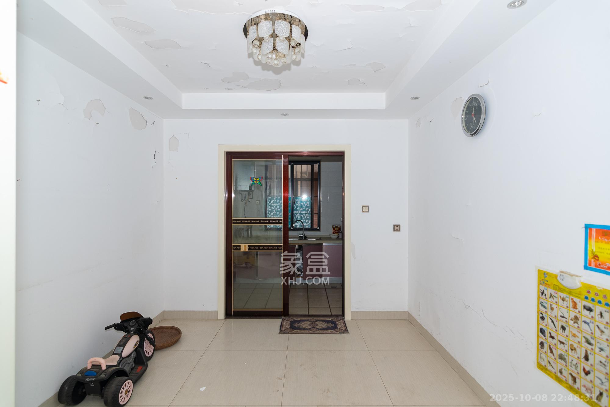 新城国际花都  3室2厅1卫    62.8万客厅