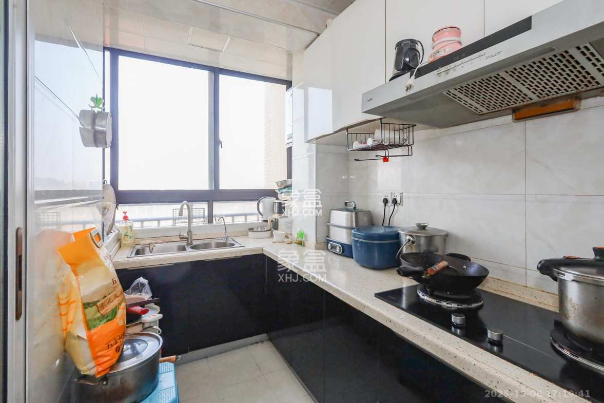 钰龙天下二期(钰龙佳园) 3室2厅2卫 248.0万 钰龙天下二期(钰龙佳园) 3室2厅2卫 248.0万厨房