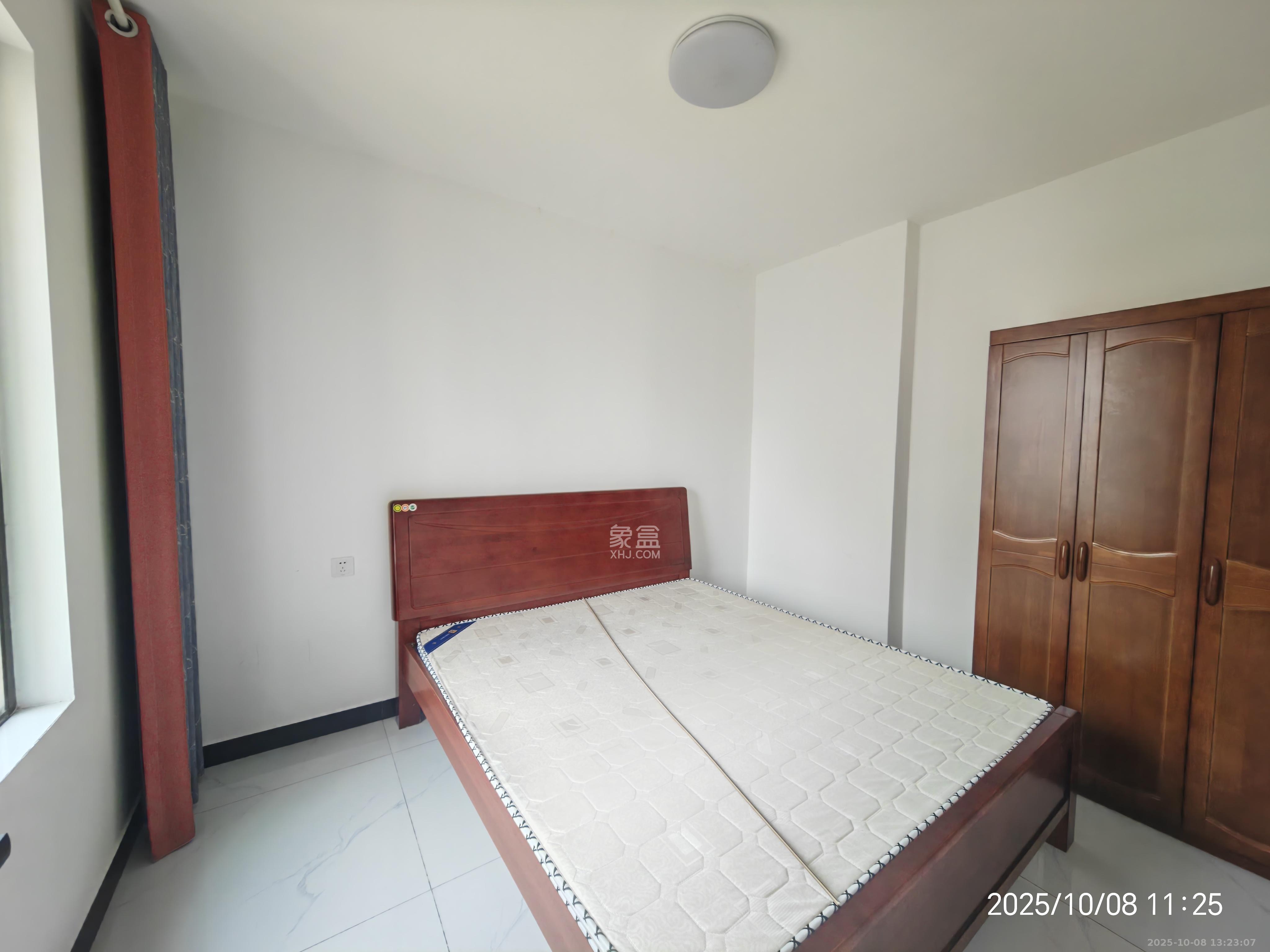 绿地海外滩二期  4室2厅2卫    2400.0元/月室内图