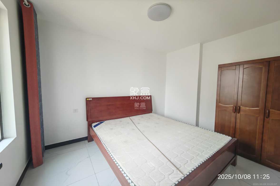 绿地海外滩二期  4室2厅2卫    2400.0元/月 绿地海外滩二期  4室2厅2卫    2400.0元/月室内图