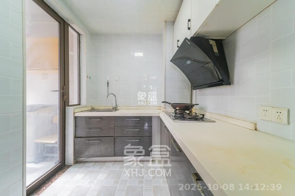 华润置地广场二期 3室2厅1卫 2100.0元/月 华润置地广场二期 3室2厅1卫 2100.0元/月室内图