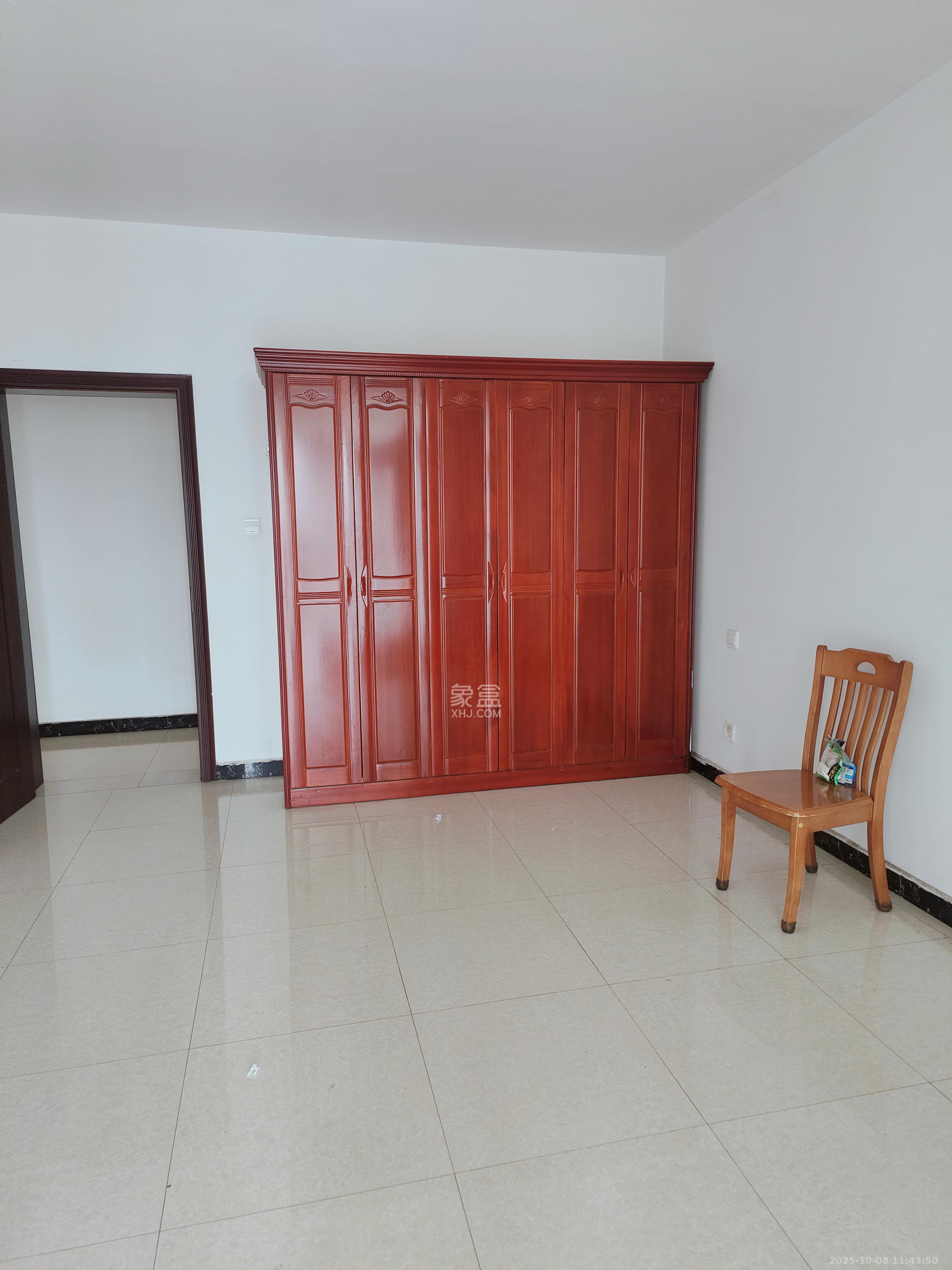 先锋新宇 4室2厅2卫 2500.0元/月 先锋新宇 4室2厅2卫 2500.0元/月室内图